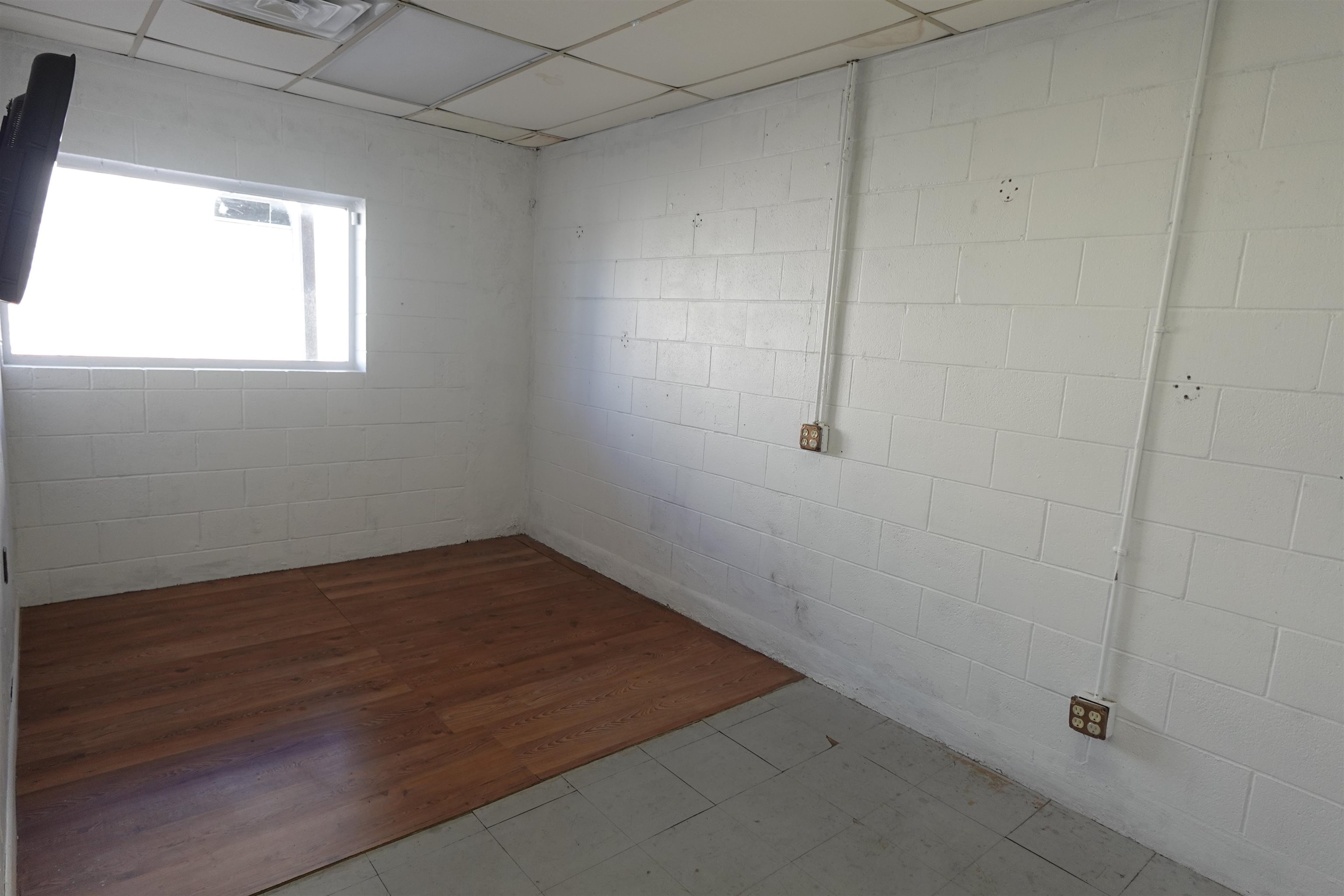 105 W Jackson St