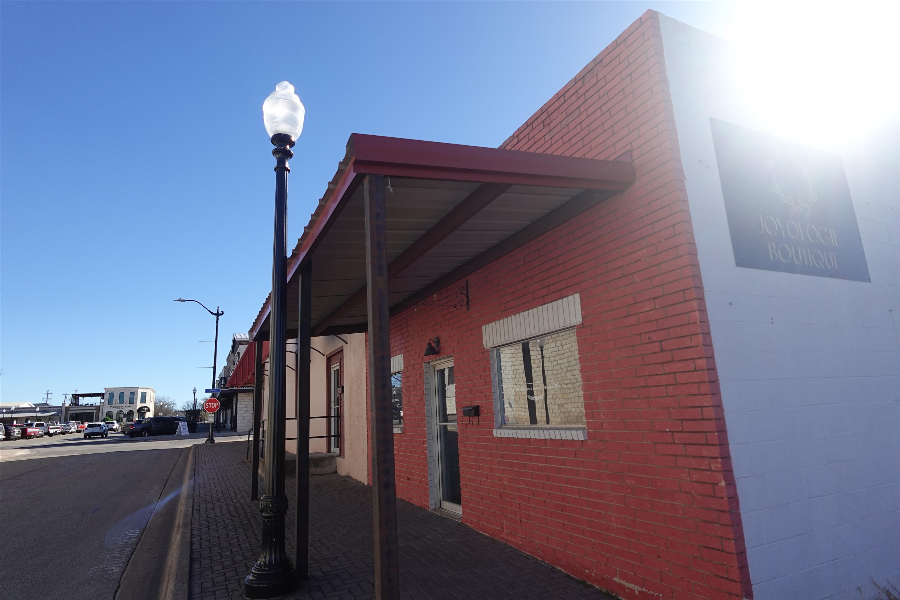 105 W Jackson St