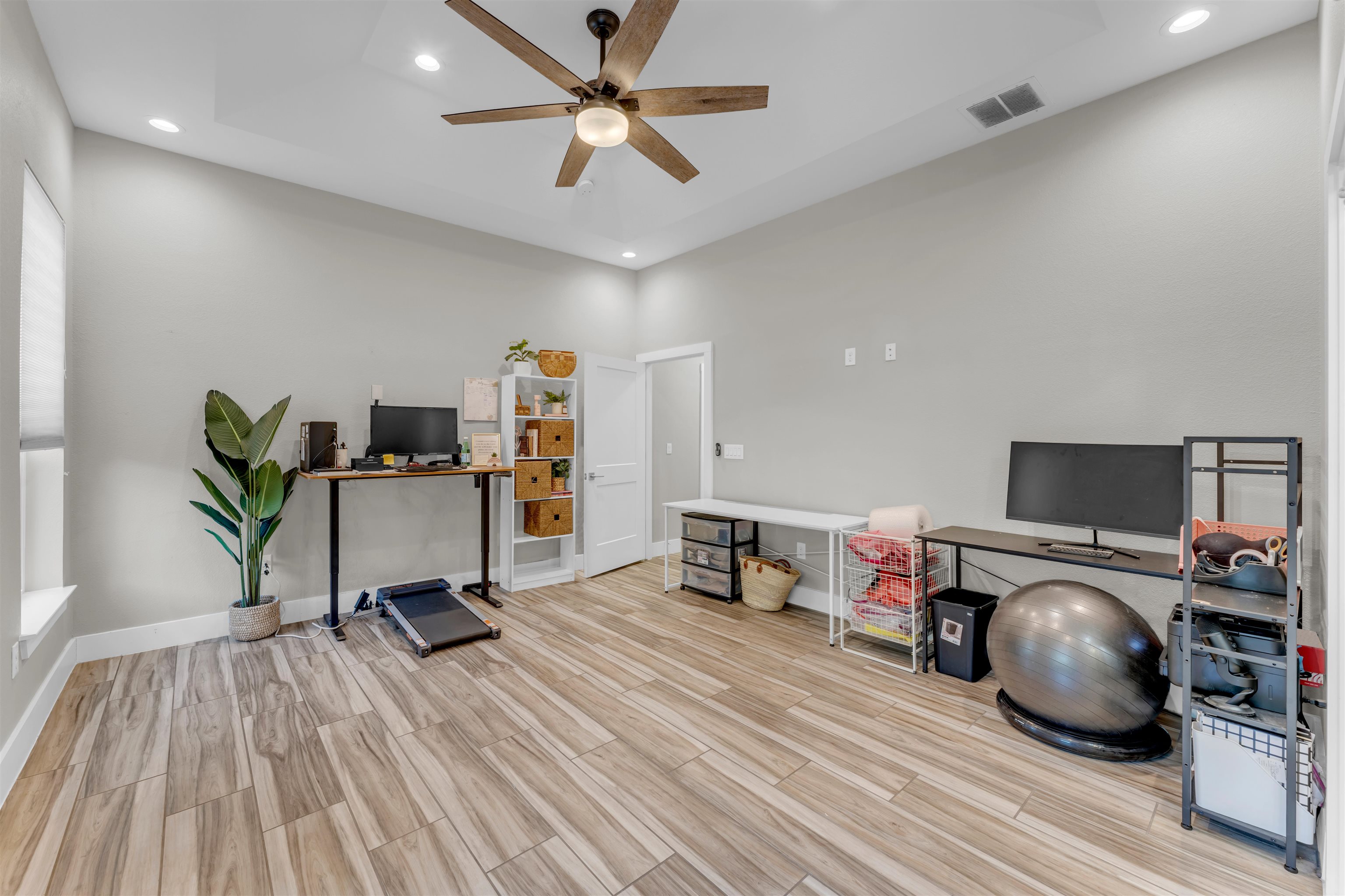 824 Woodland Hills Dr