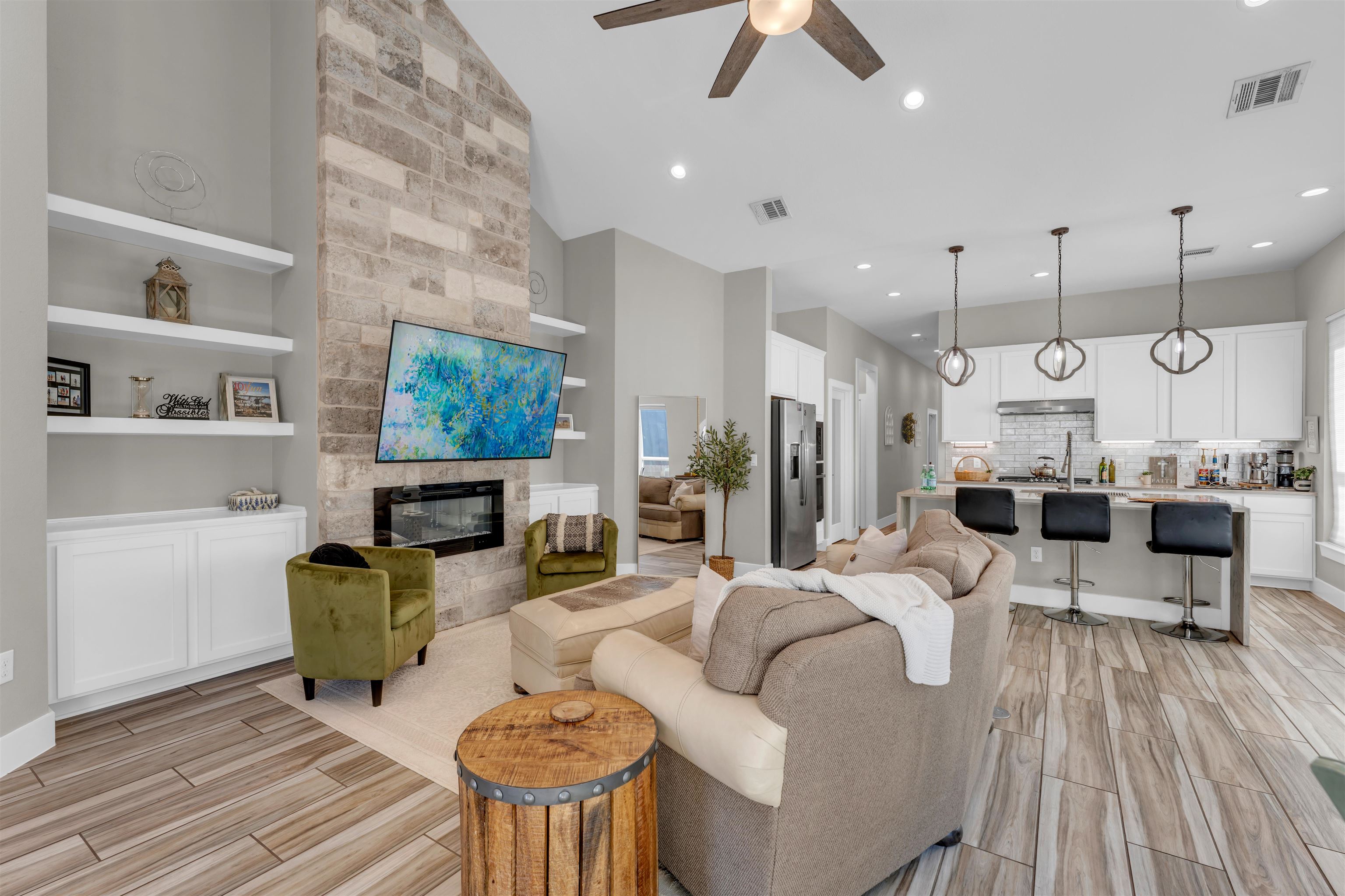 824 Woodland Hills Dr