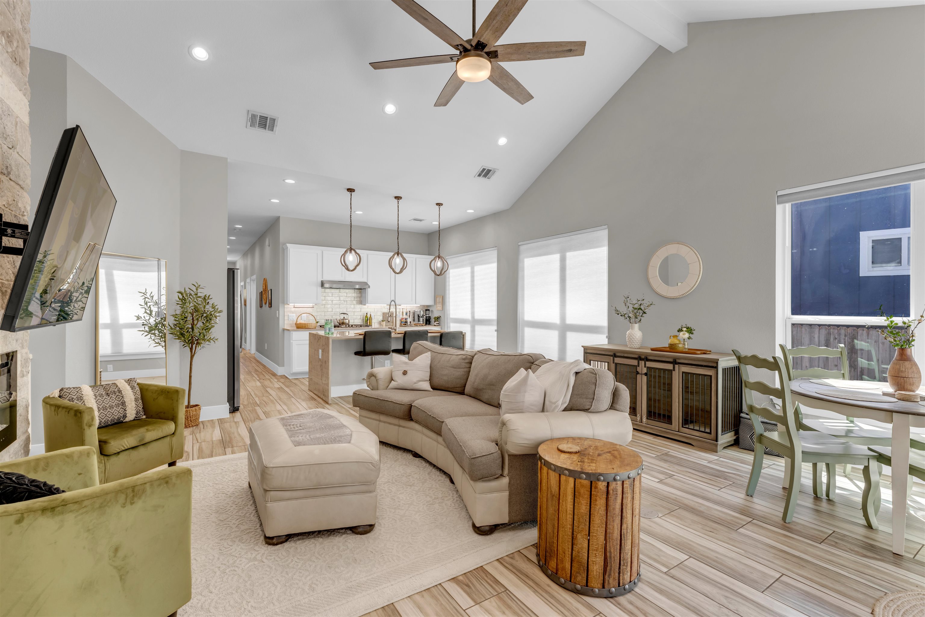 824 Woodland Hills Dr