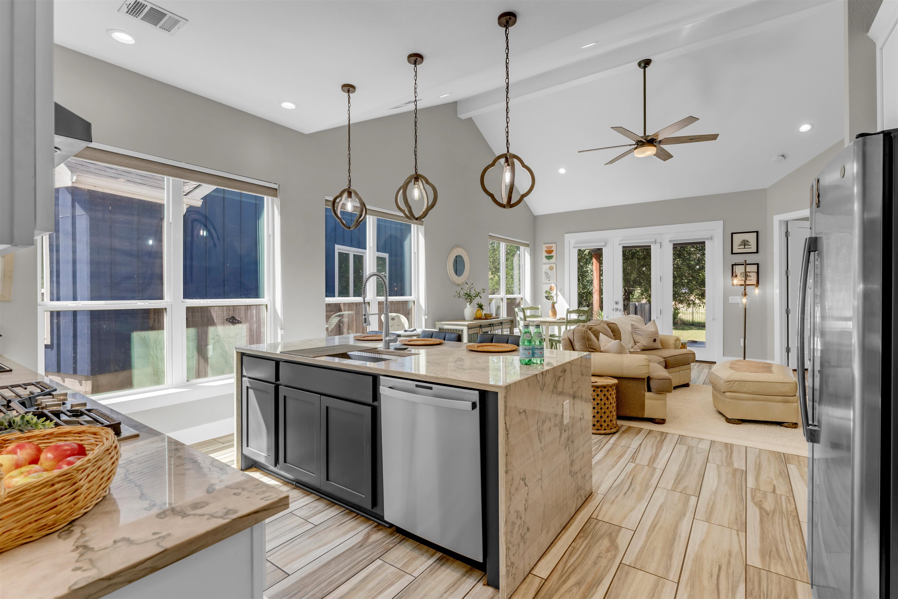 824 Woodland Hills Dr