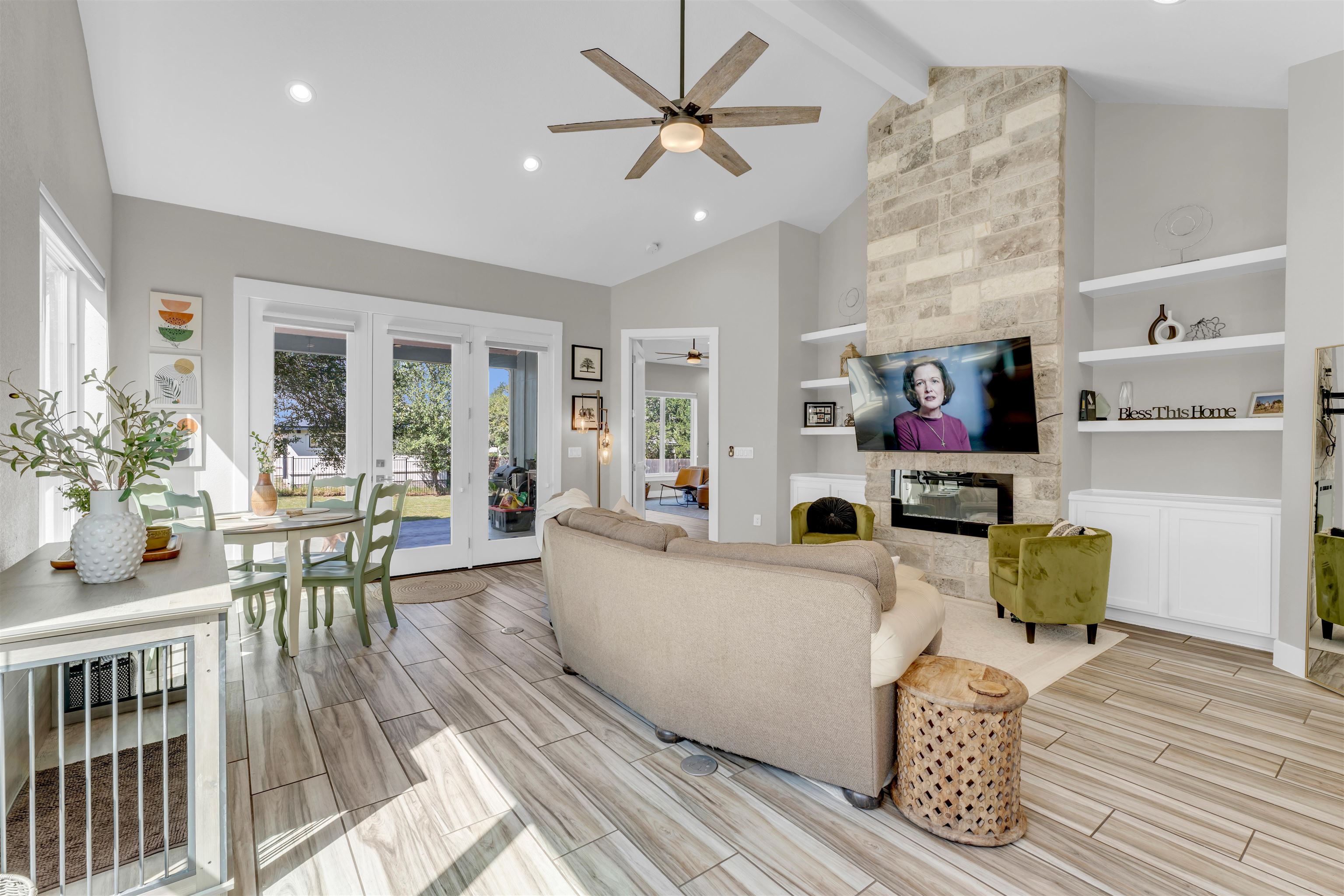 824 Woodland Hills Dr