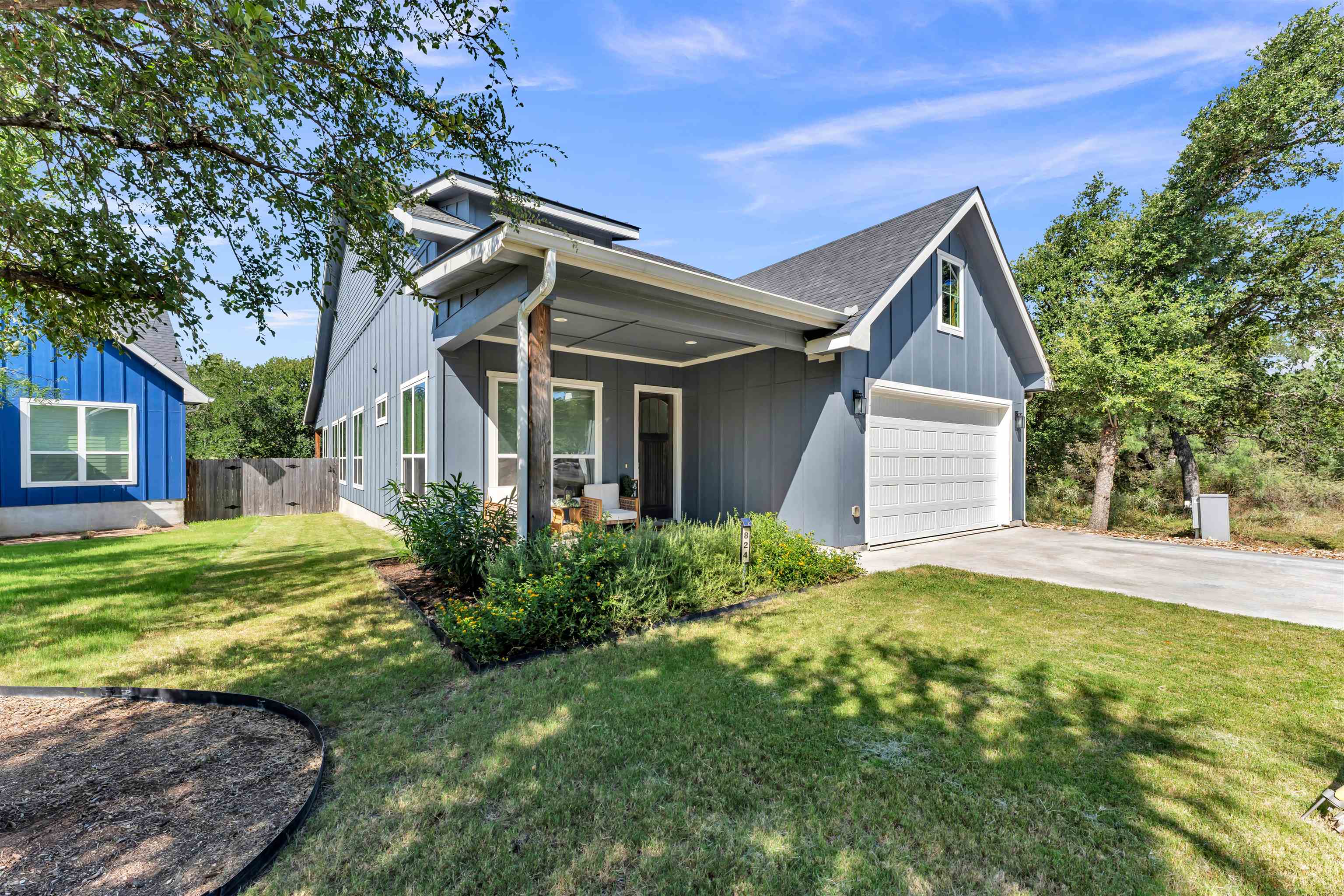 824 Woodland Hills Dr