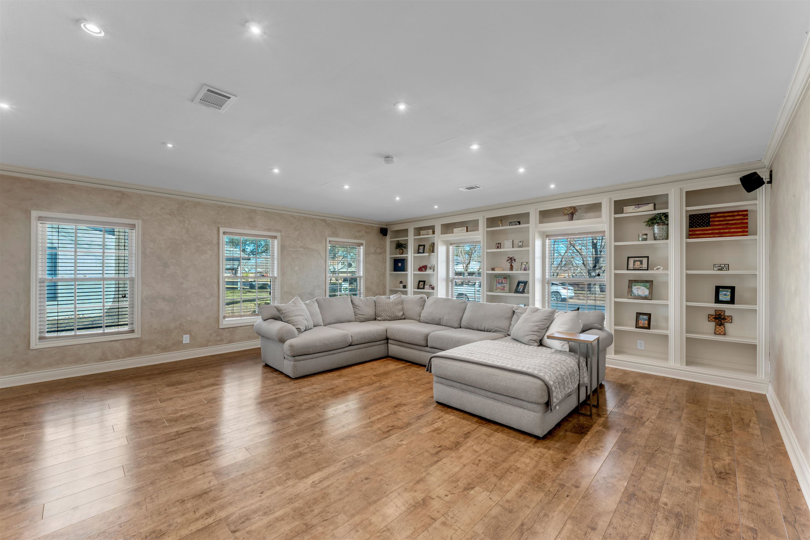 213 Corder Ln