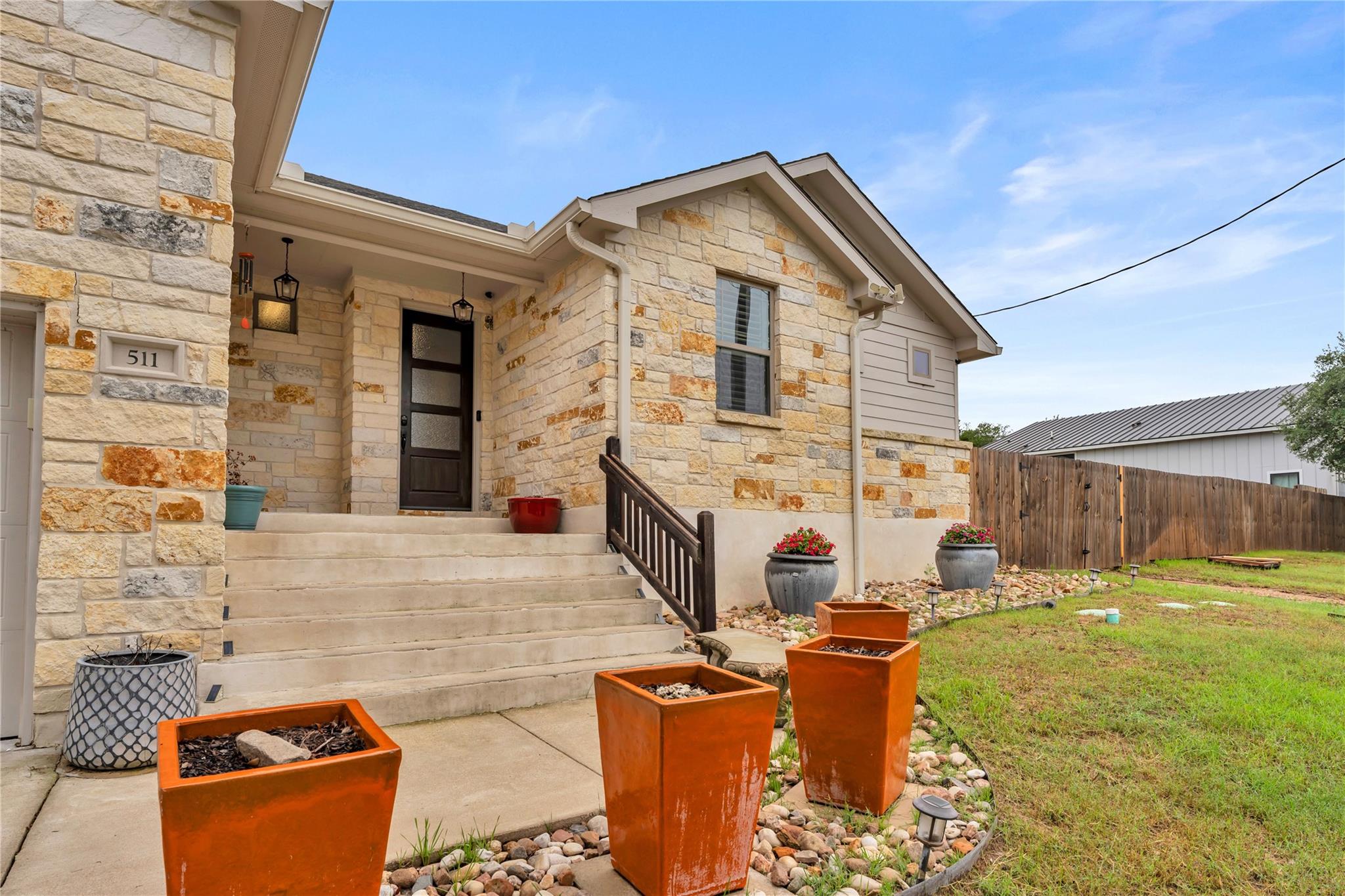 511 Taylor DR