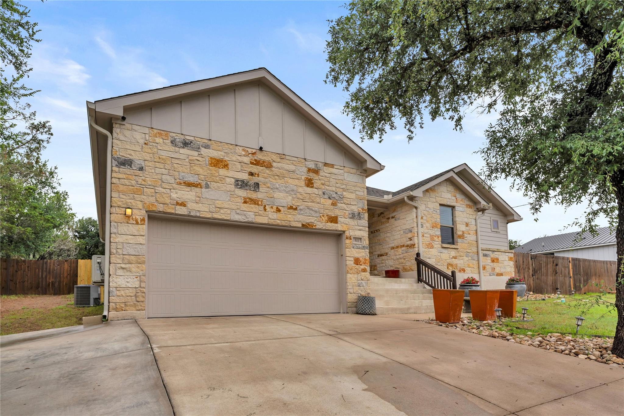 511 Taylor DR