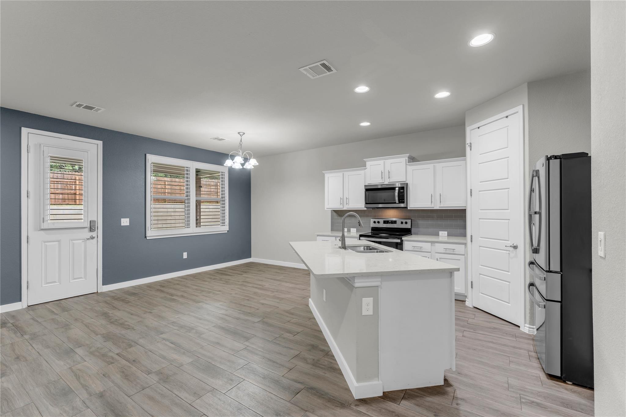 511 Taylor DR