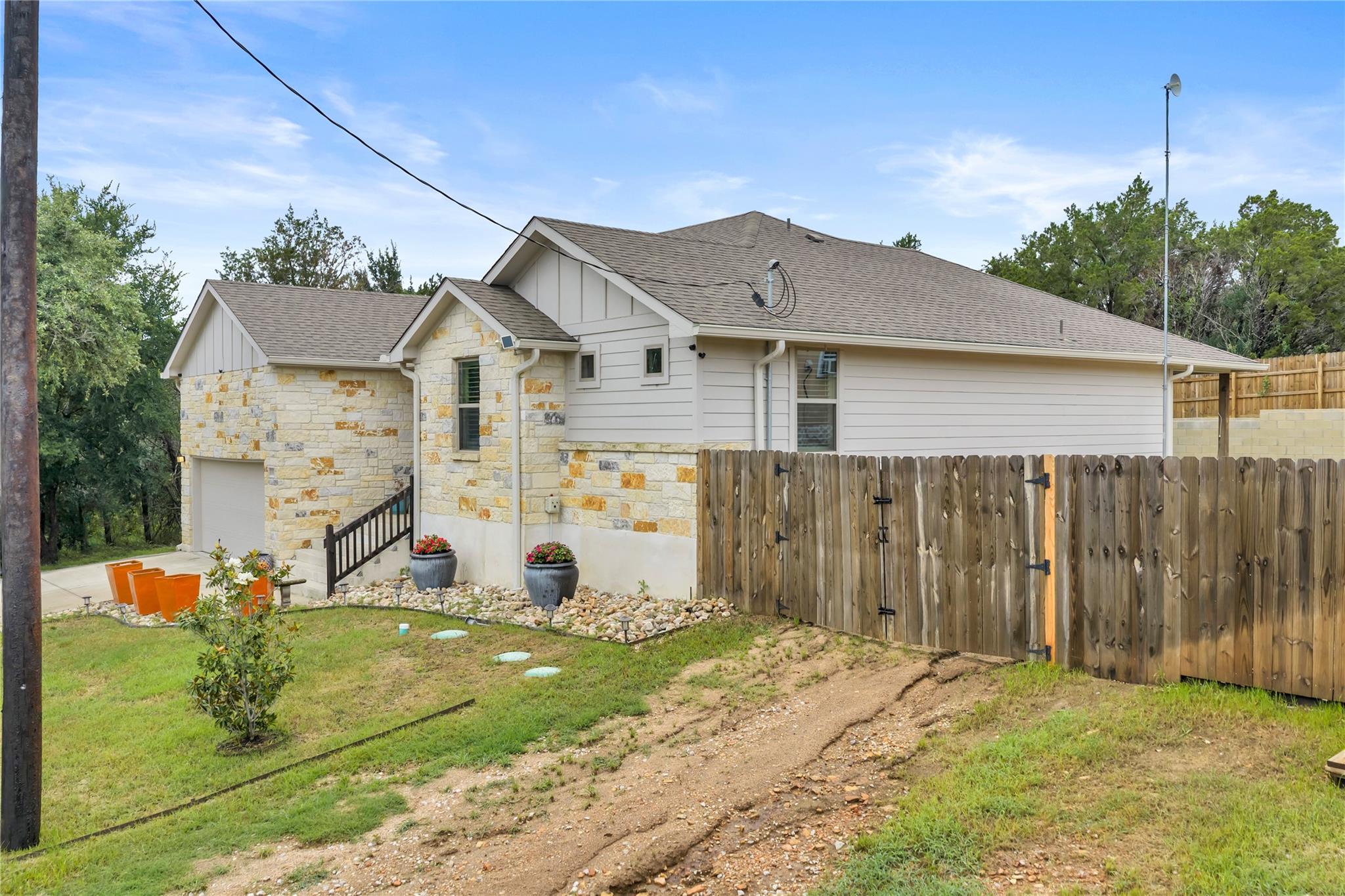 511 Taylor DR