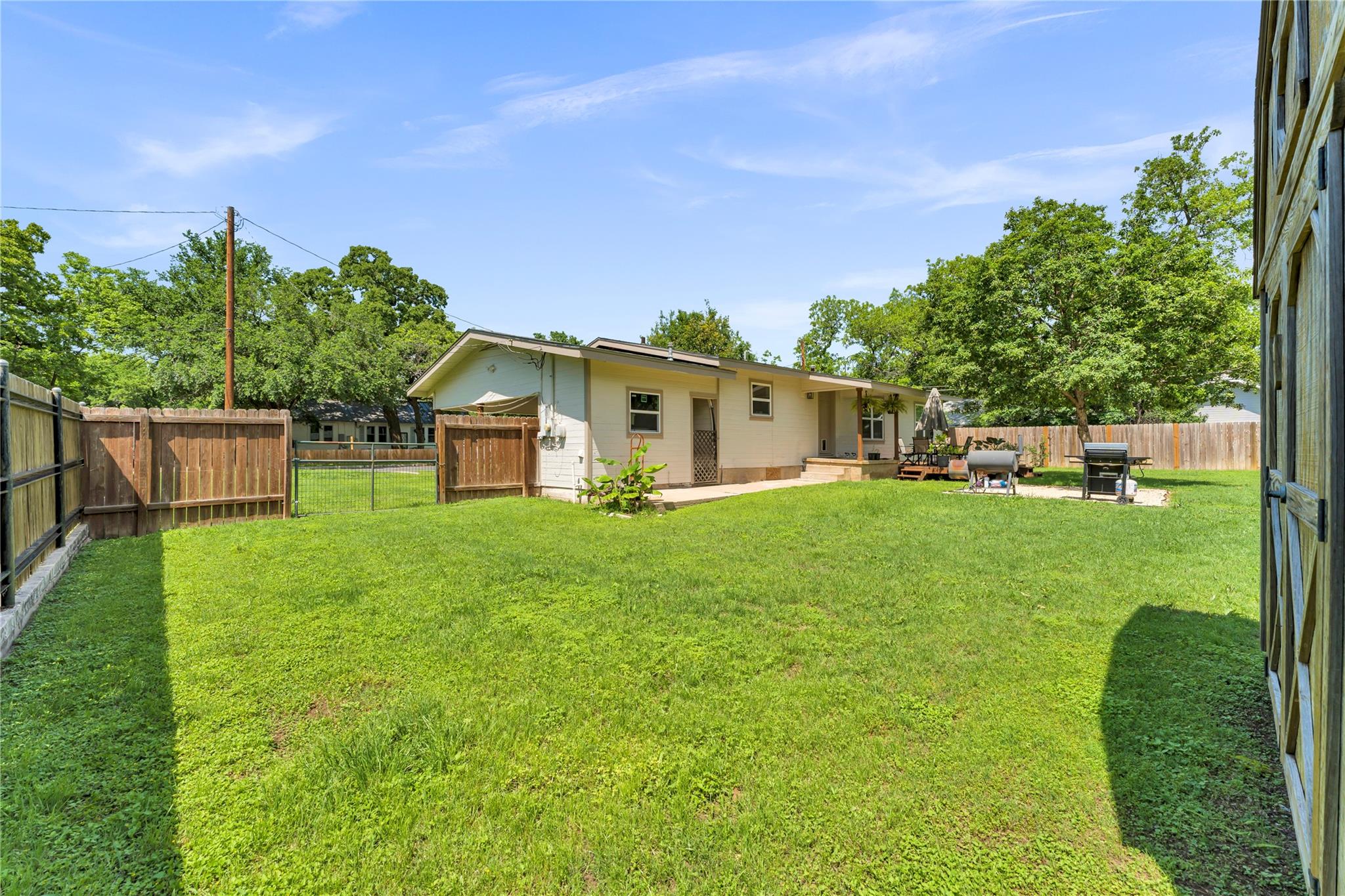 209 E Live Oak ST