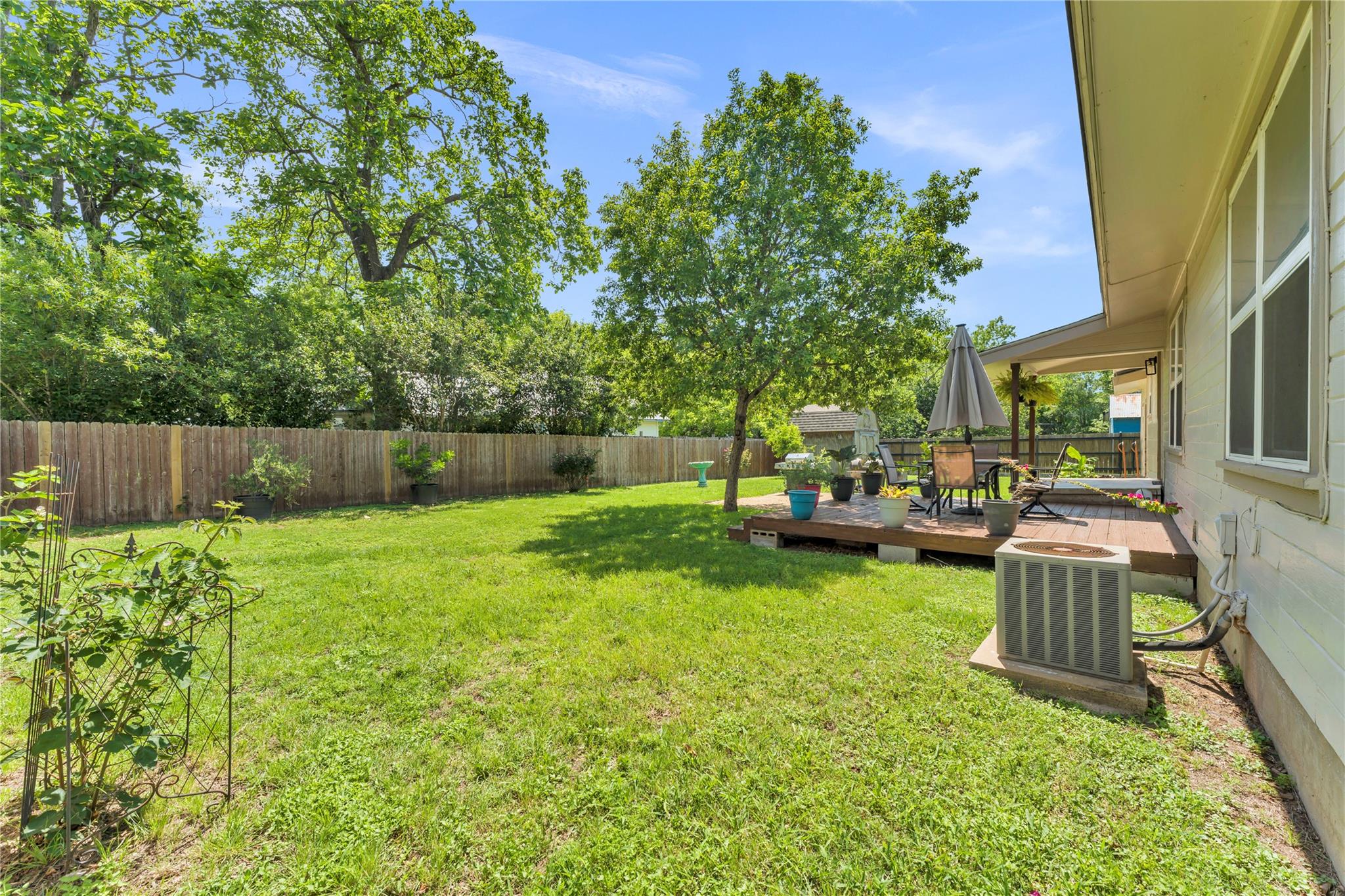 209 E Live Oak ST