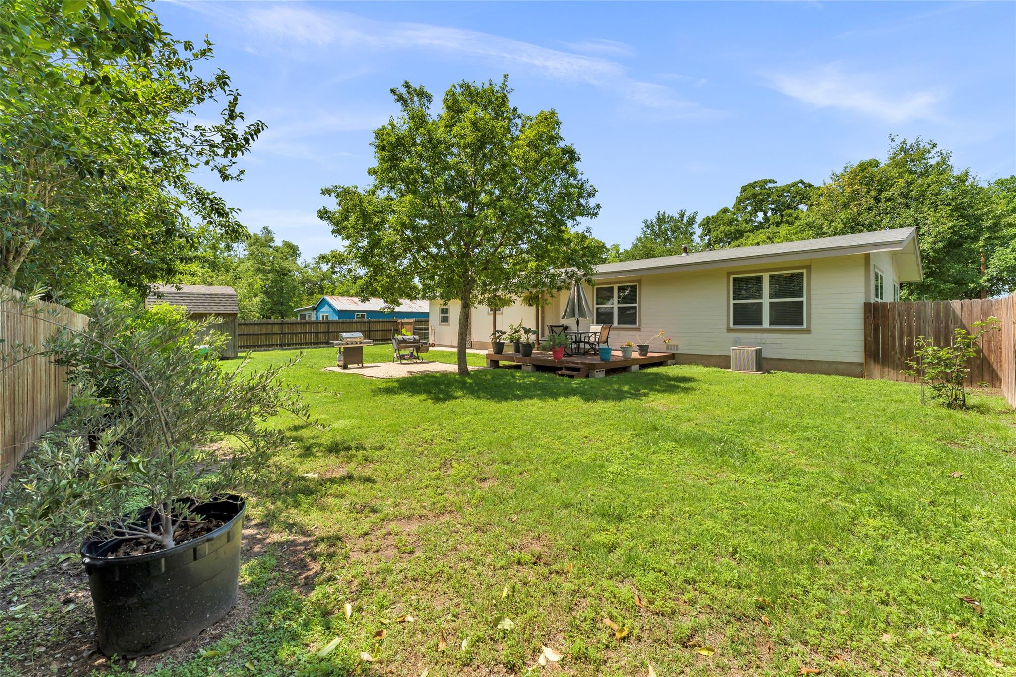 209 E Live Oak ST