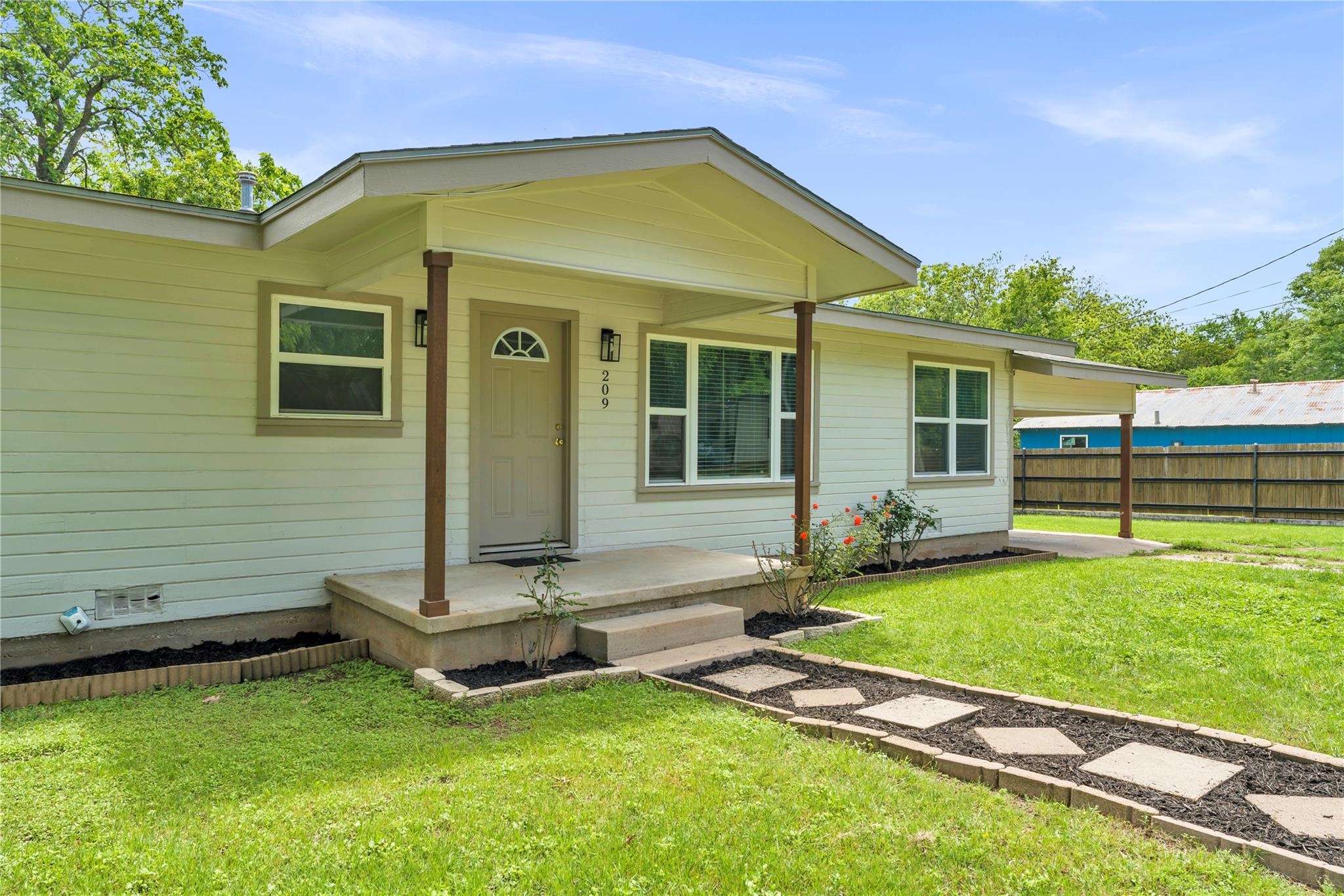 209 E Live Oak ST