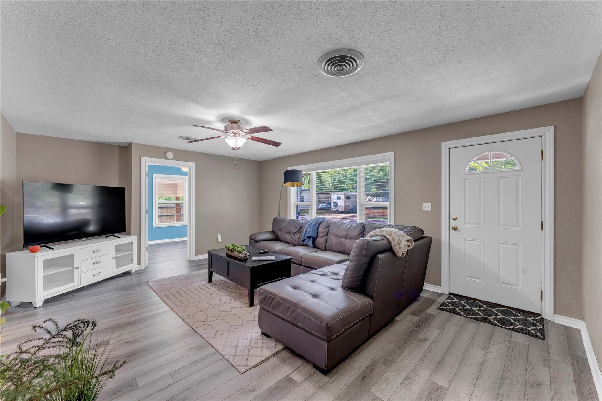 209 E Live Oak ST