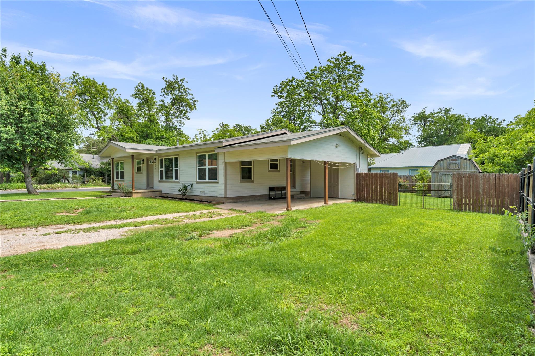 209 E Live Oak ST