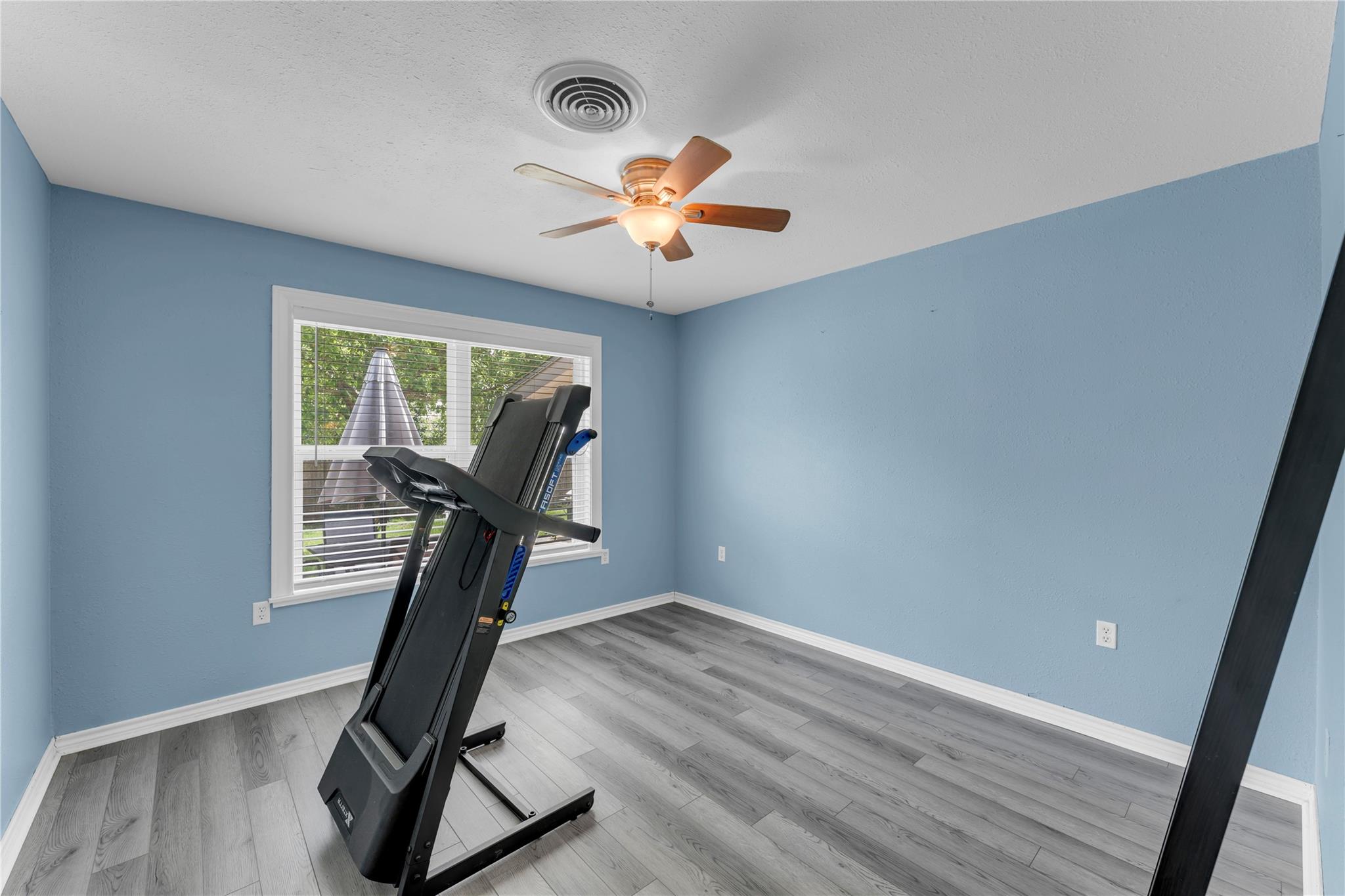 209 E Live Oak ST