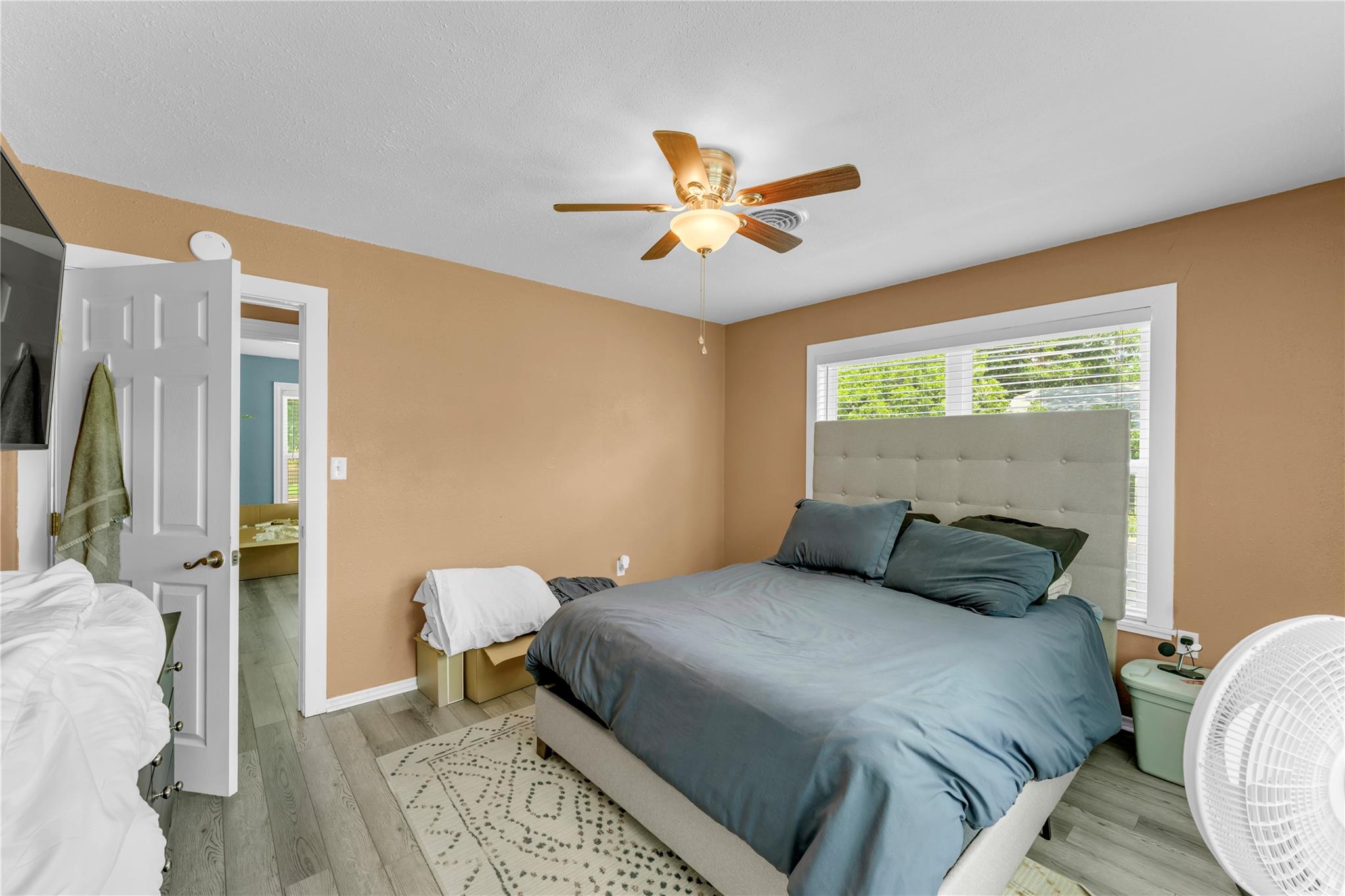 209 E Live Oak ST