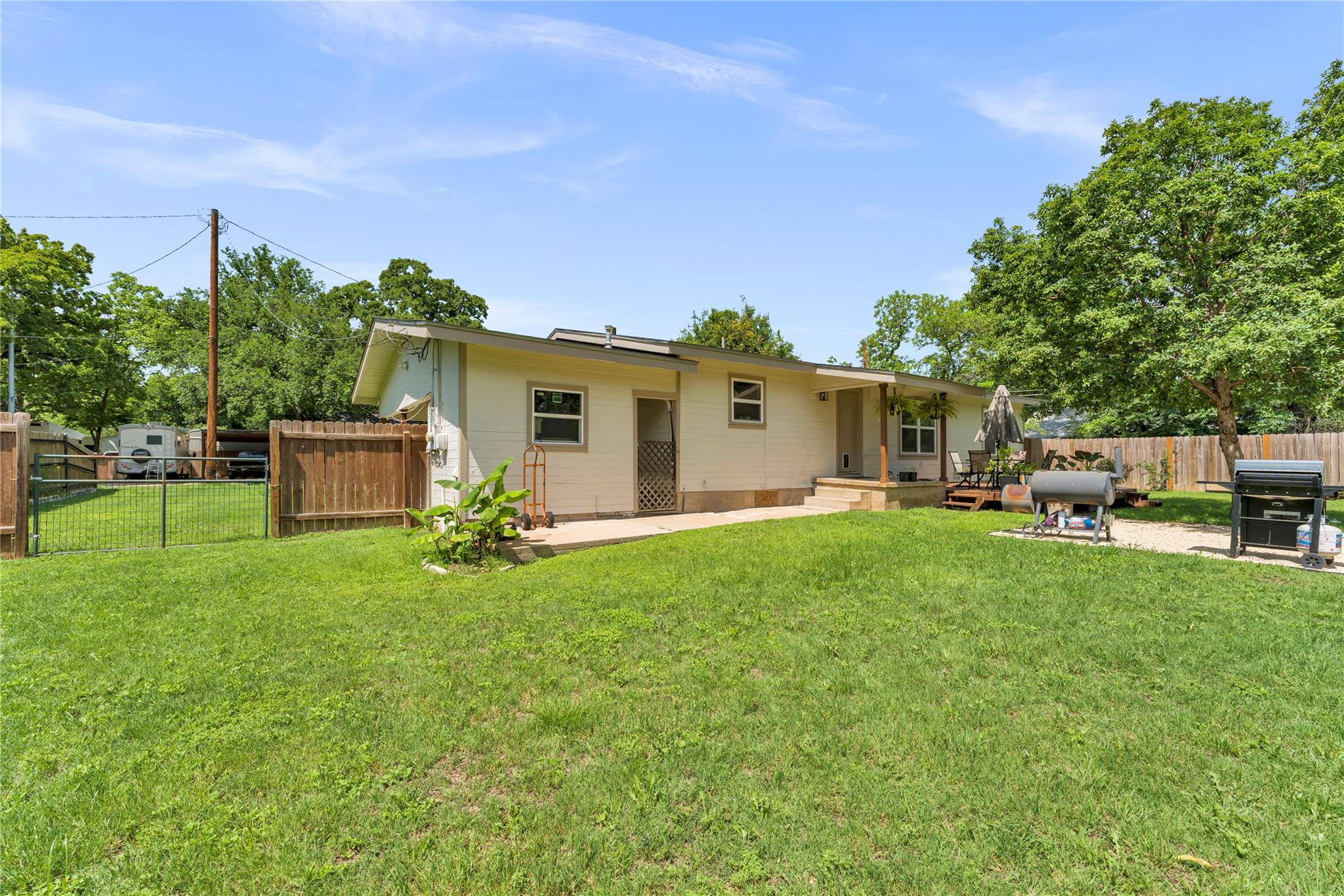 209 E Live Oak ST