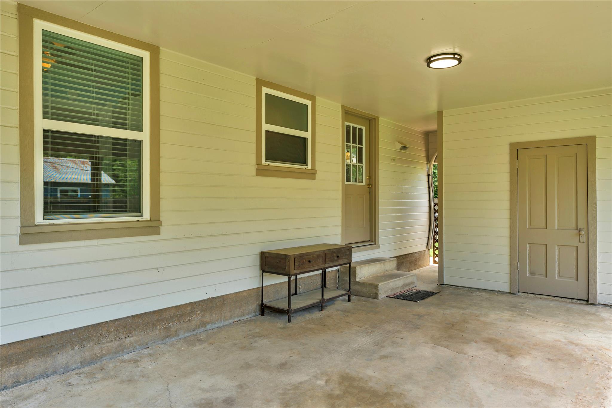 209 E Live Oak ST