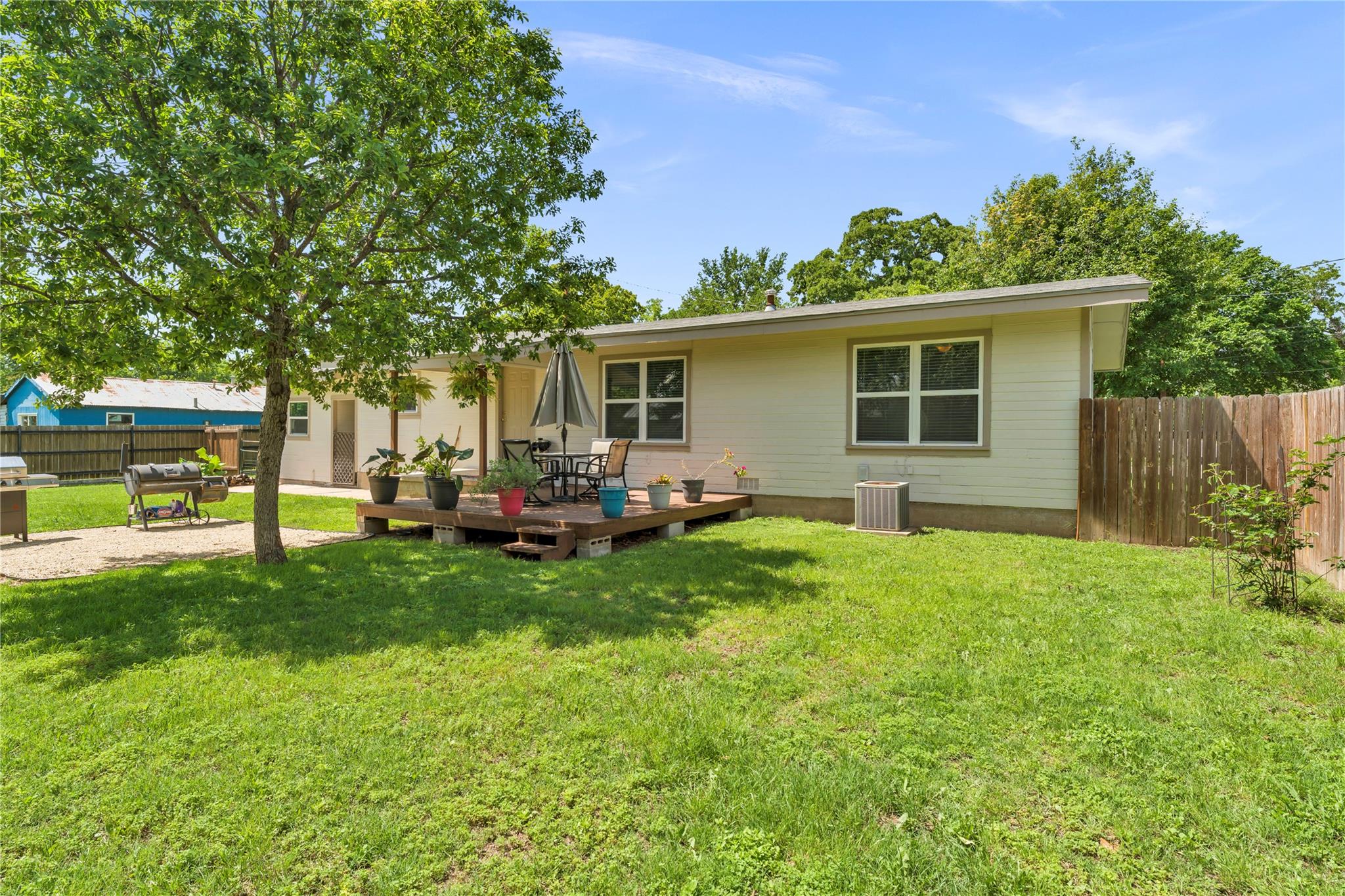 209 E Live Oak ST