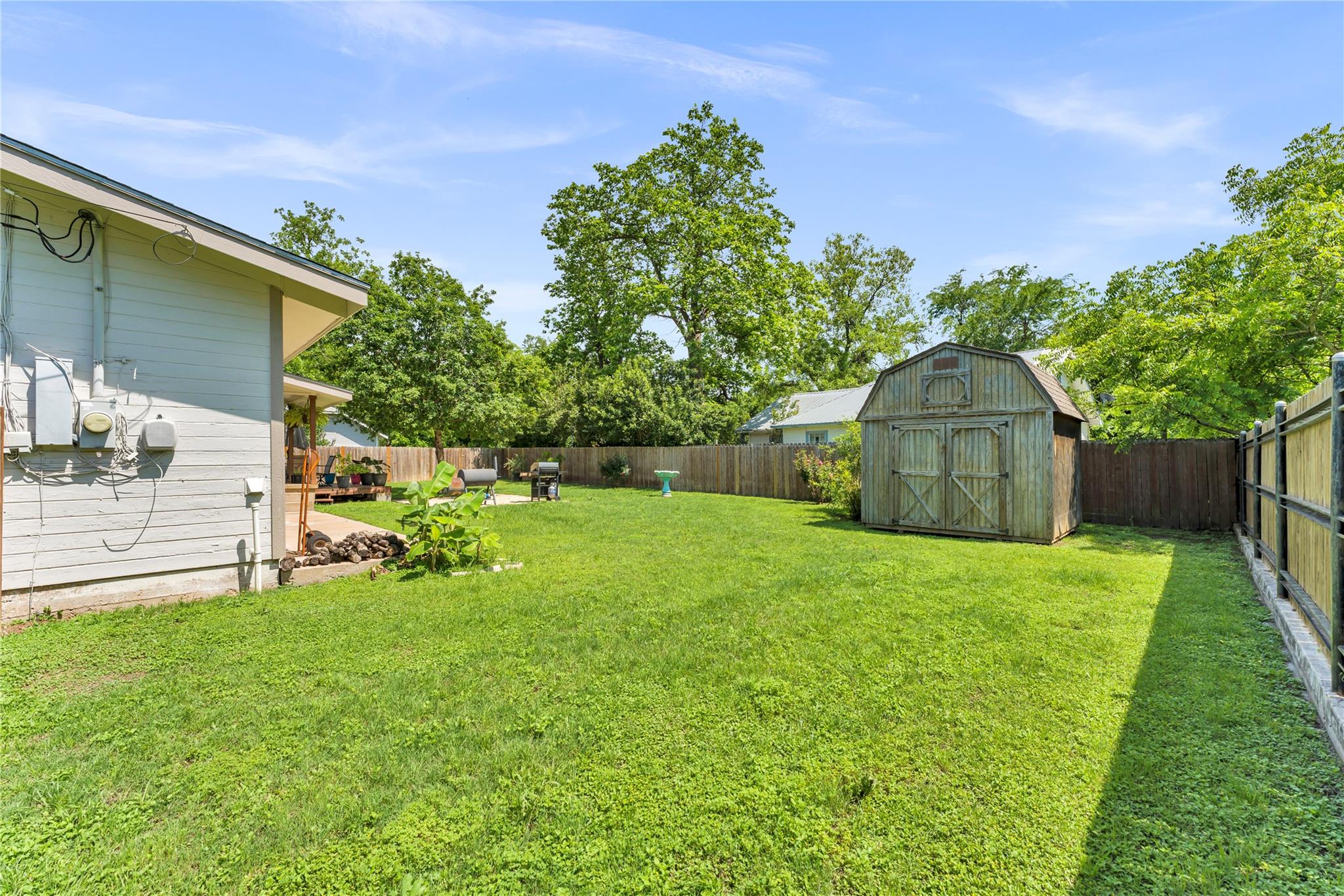 209 E Live Oak ST
