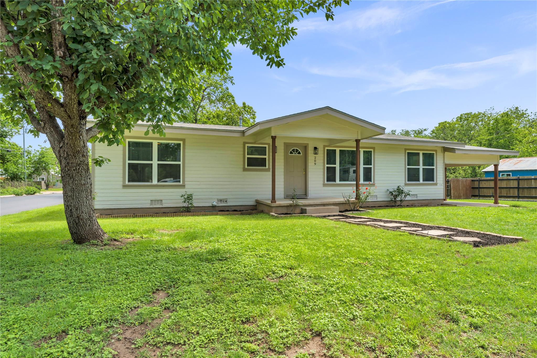 209 E Live Oak ST