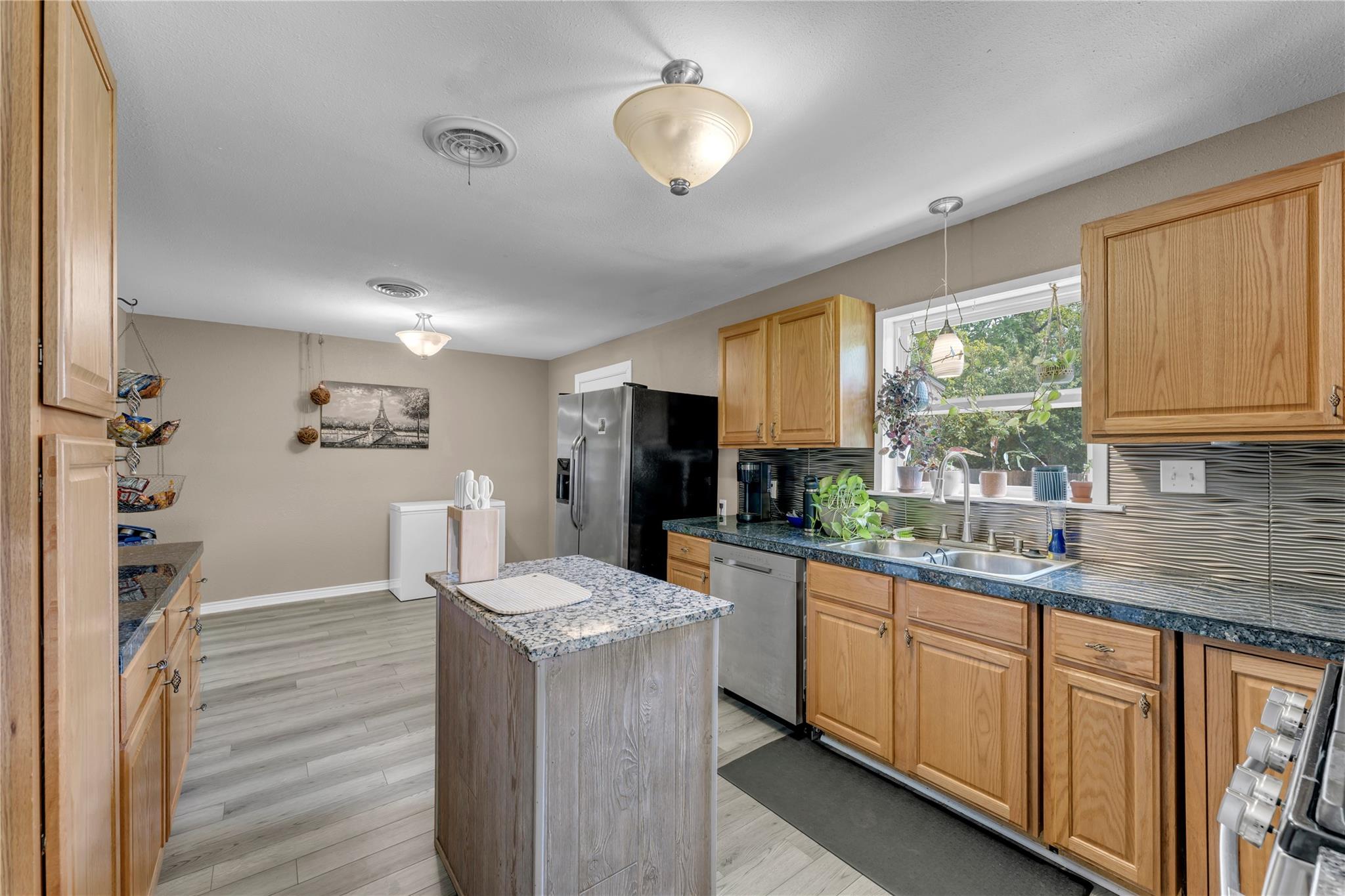 209 E Live Oak ST
