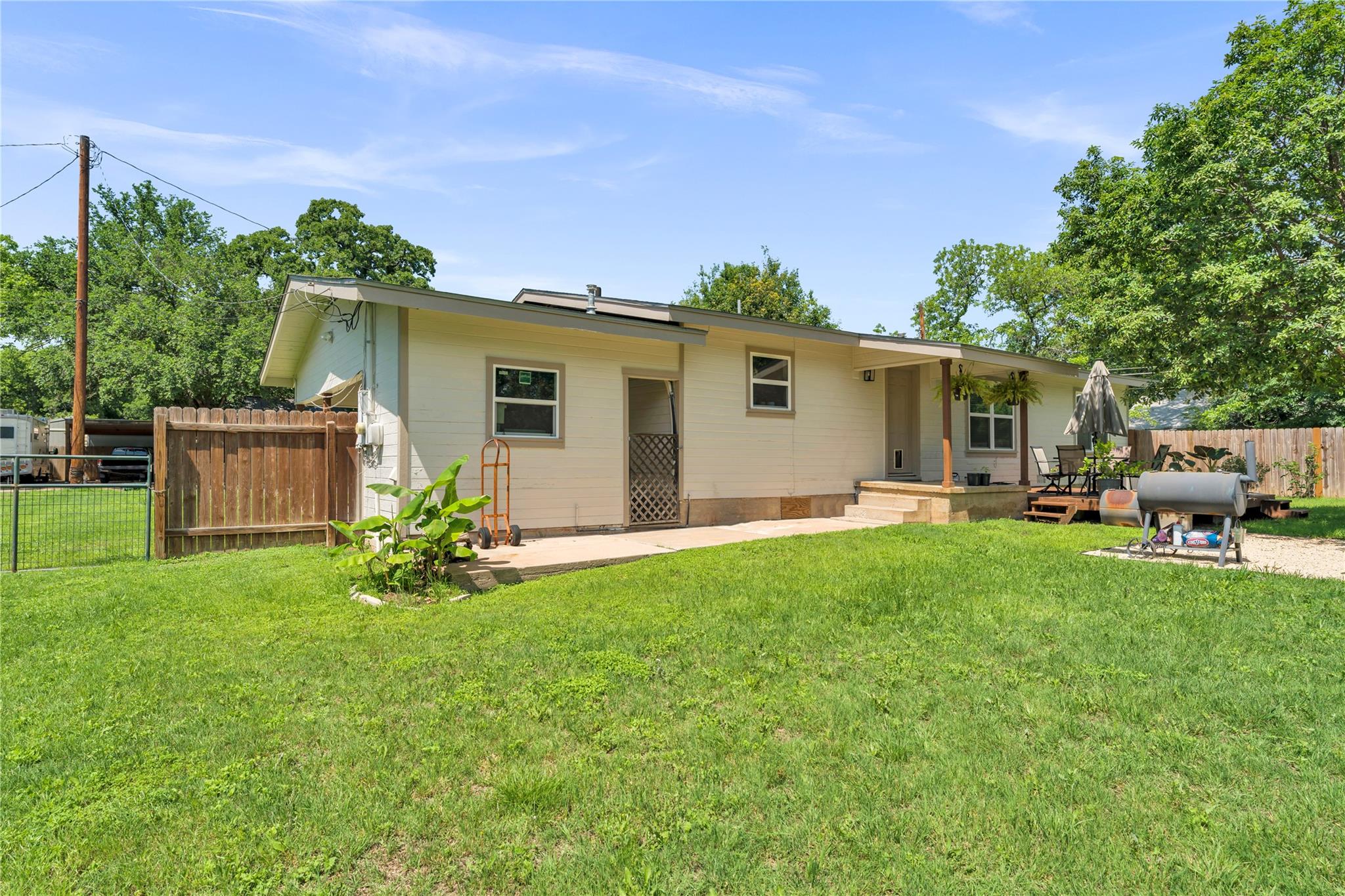 209 E Live Oak ST