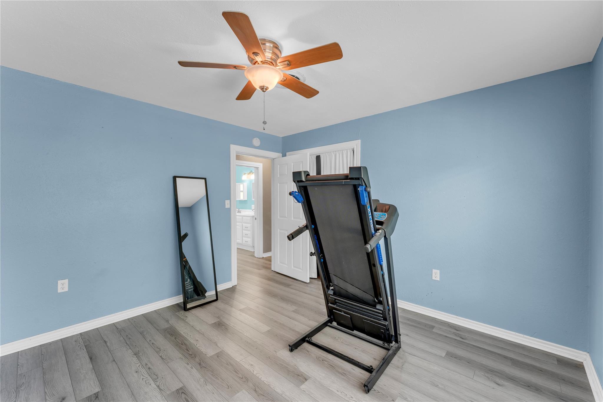 209 E Live Oak ST