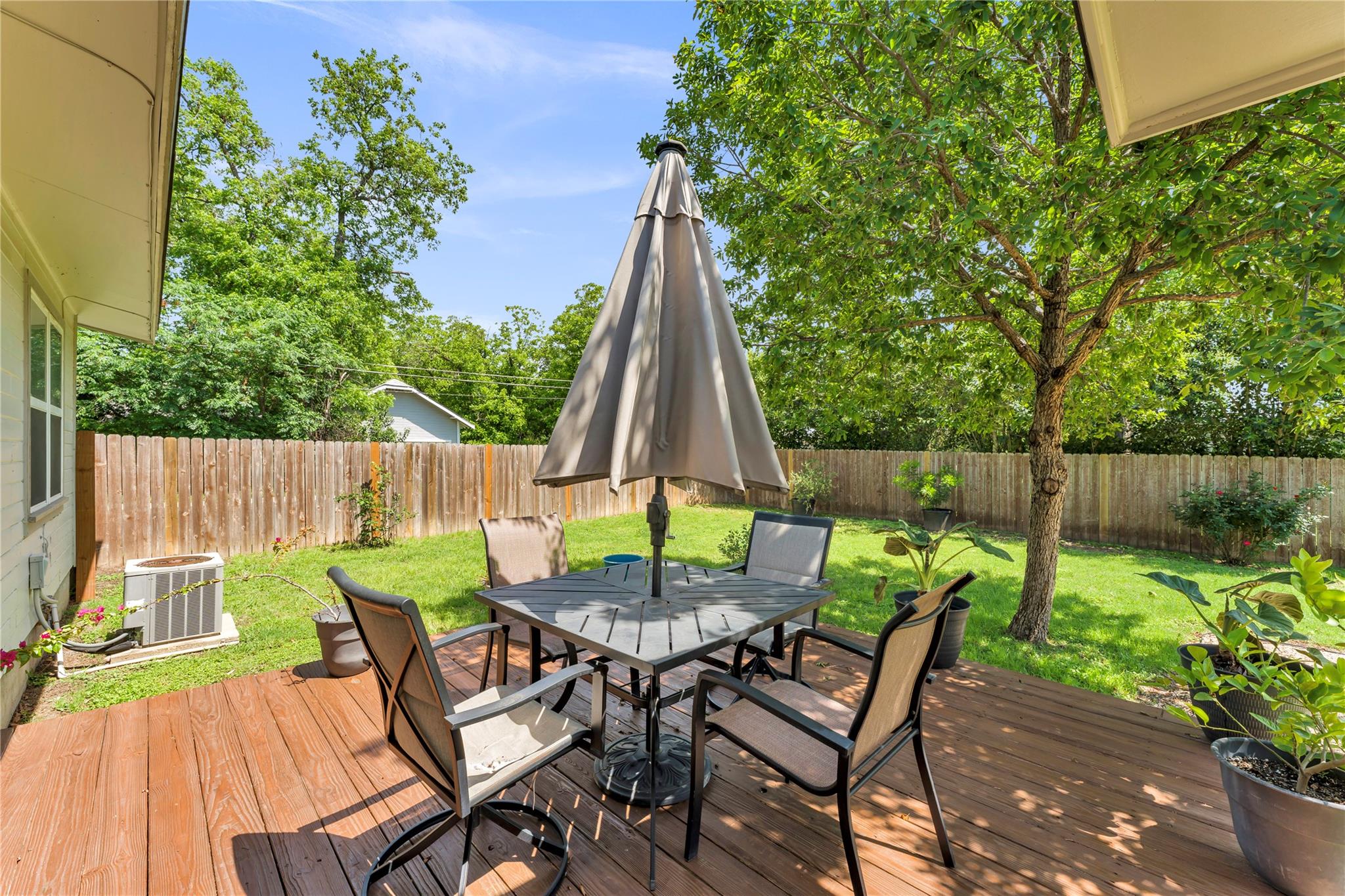 209 E Live Oak ST
