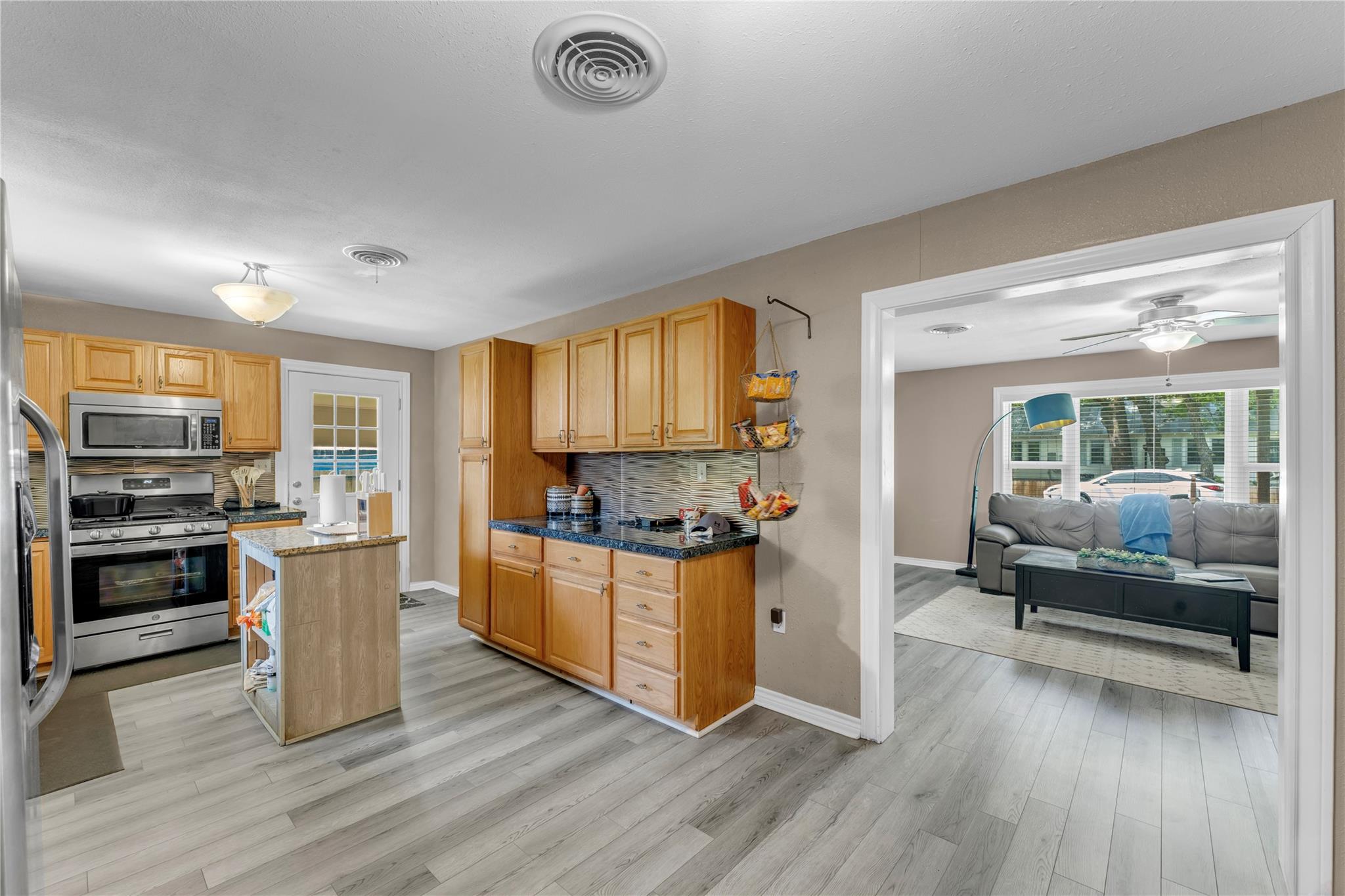 209 E Live Oak ST