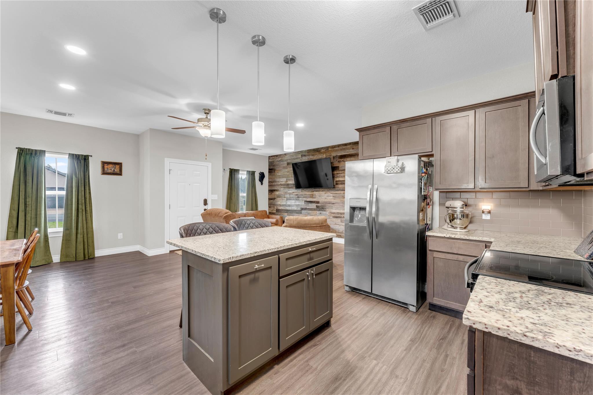 102 Fox CIR
