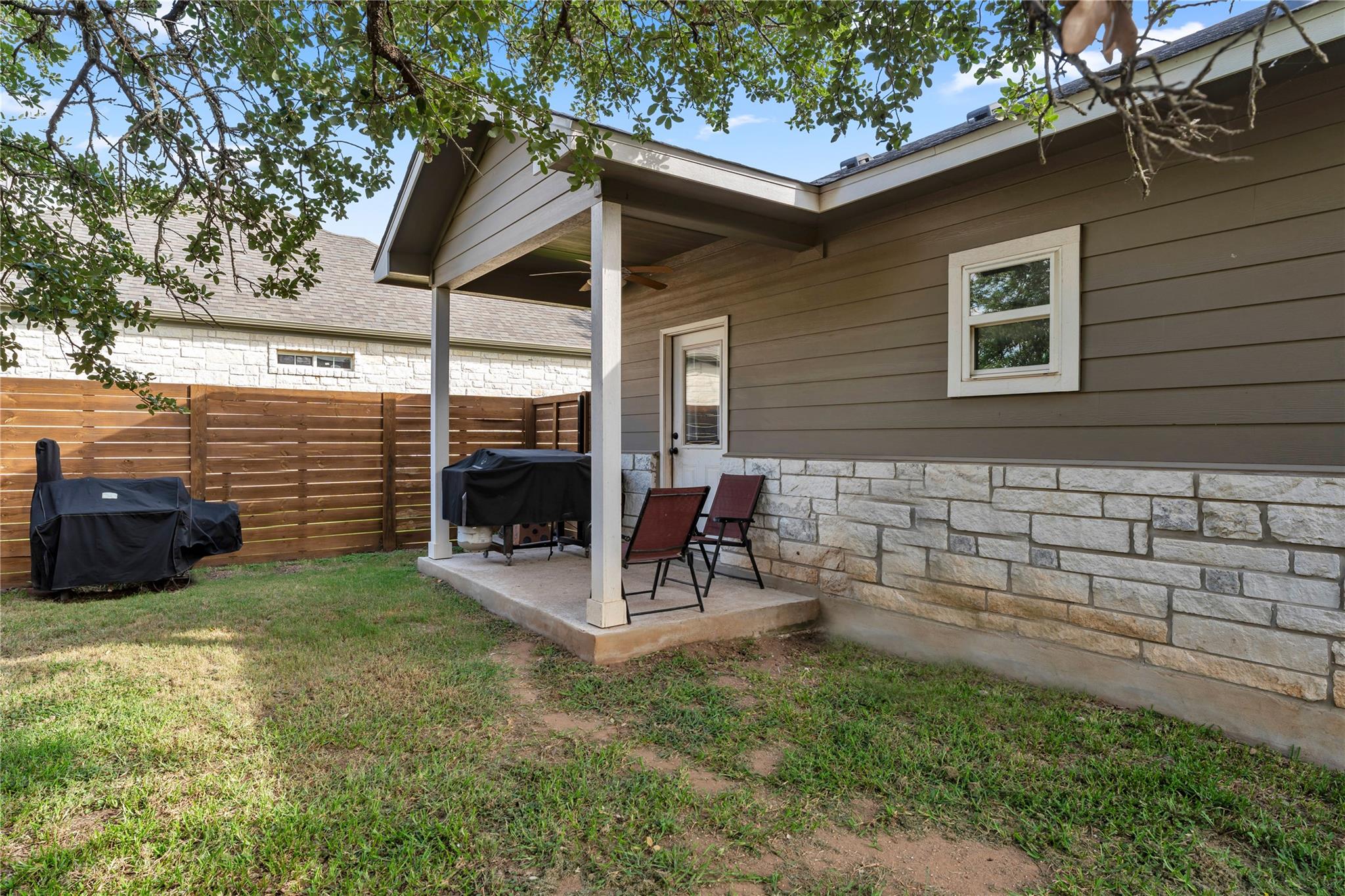 102 Fox CIR