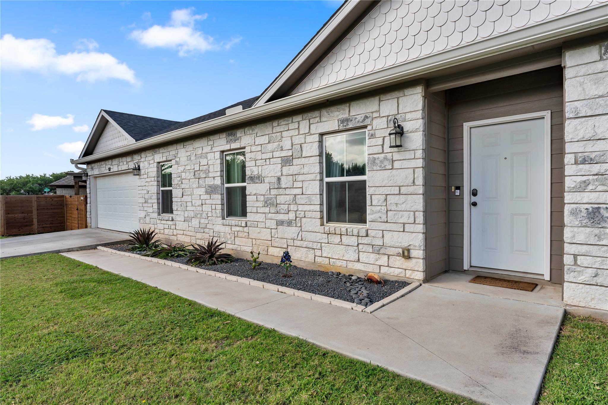 102 Fox CIR
