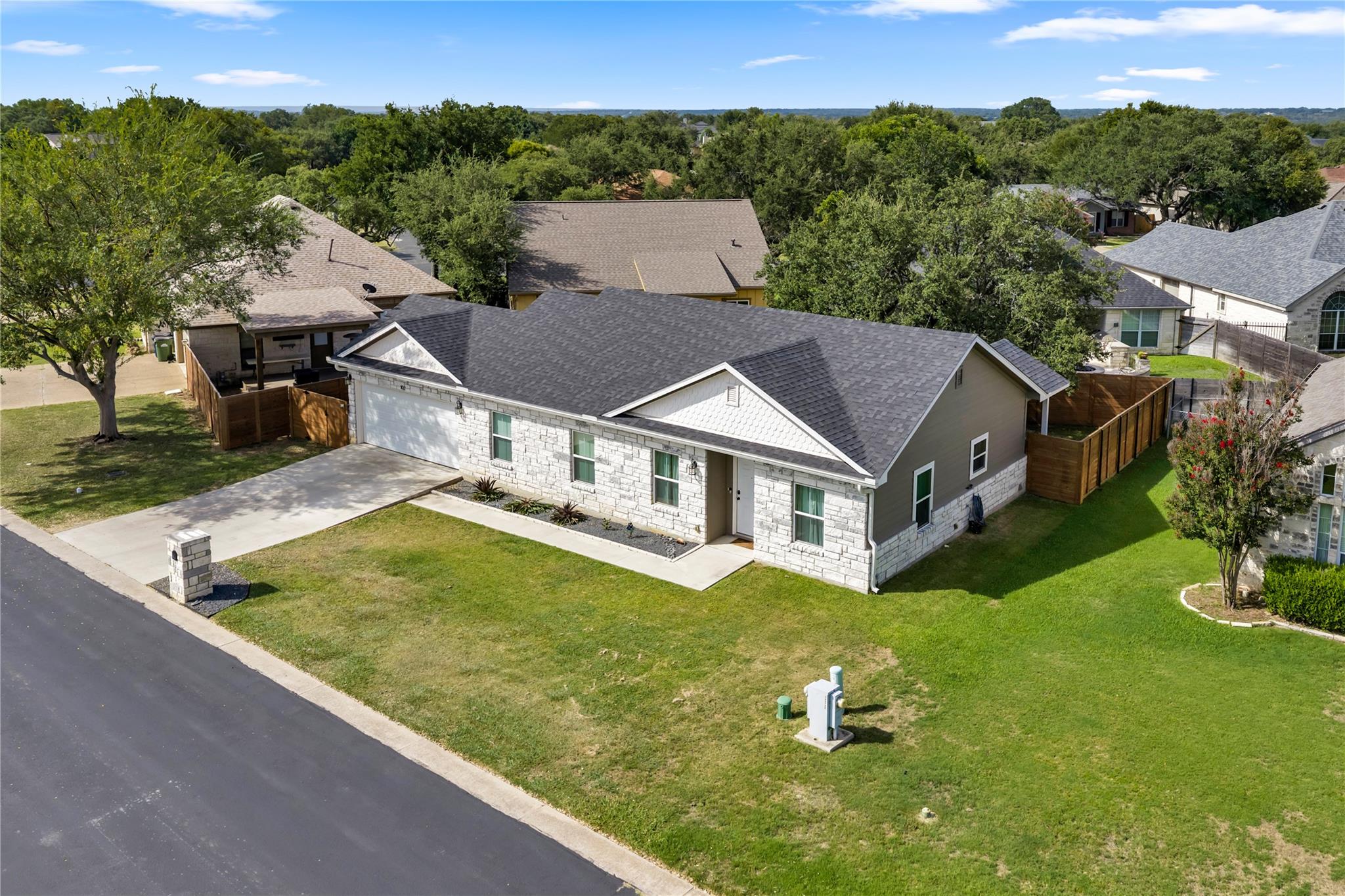 102 Fox CIR