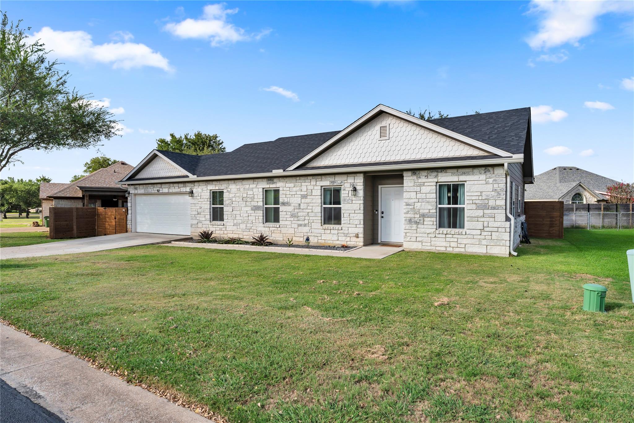 102 Fox CIR