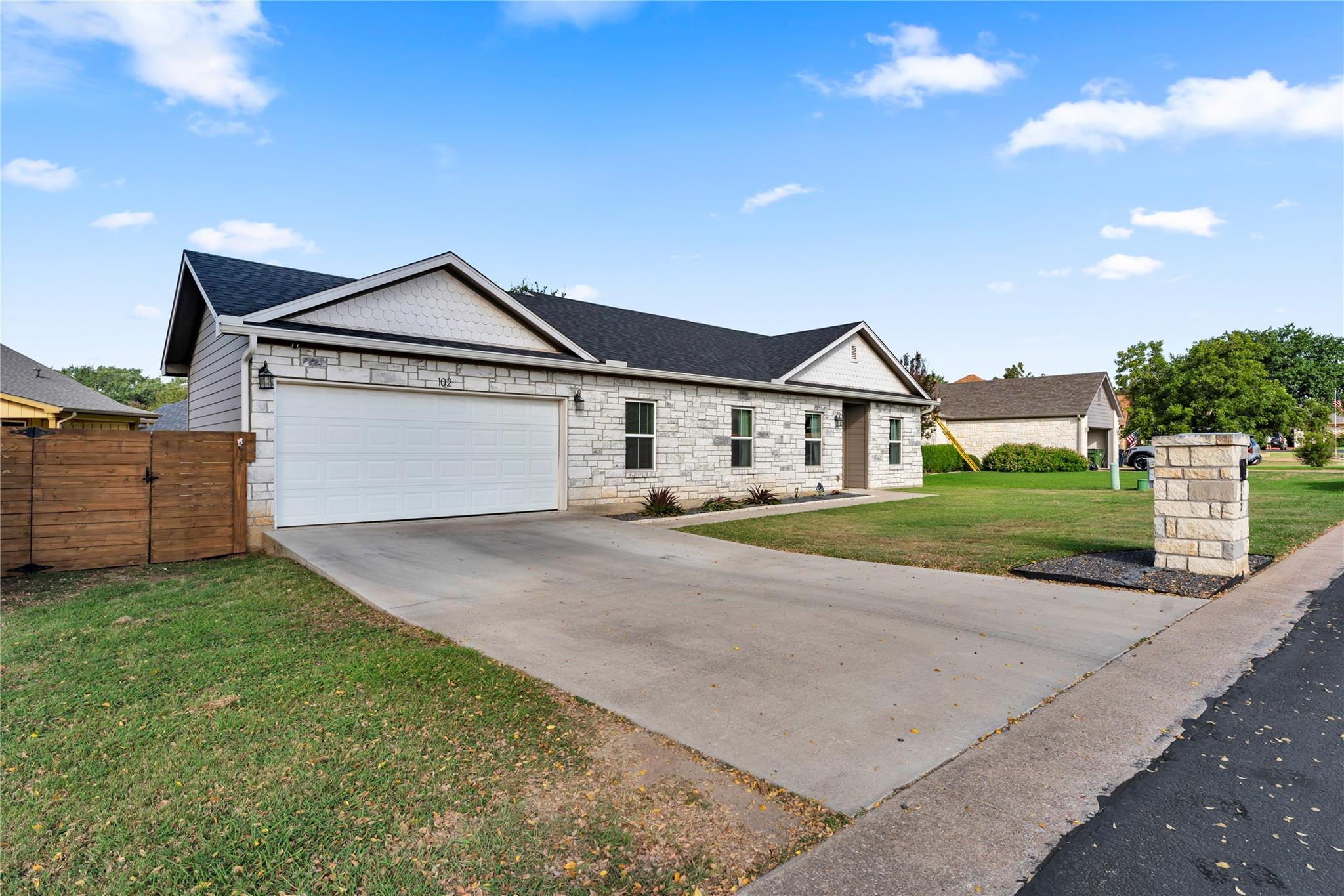 102 Fox CIR