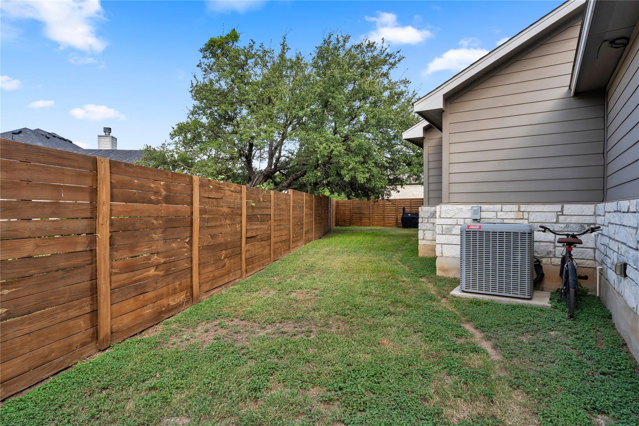102 Fox CIR