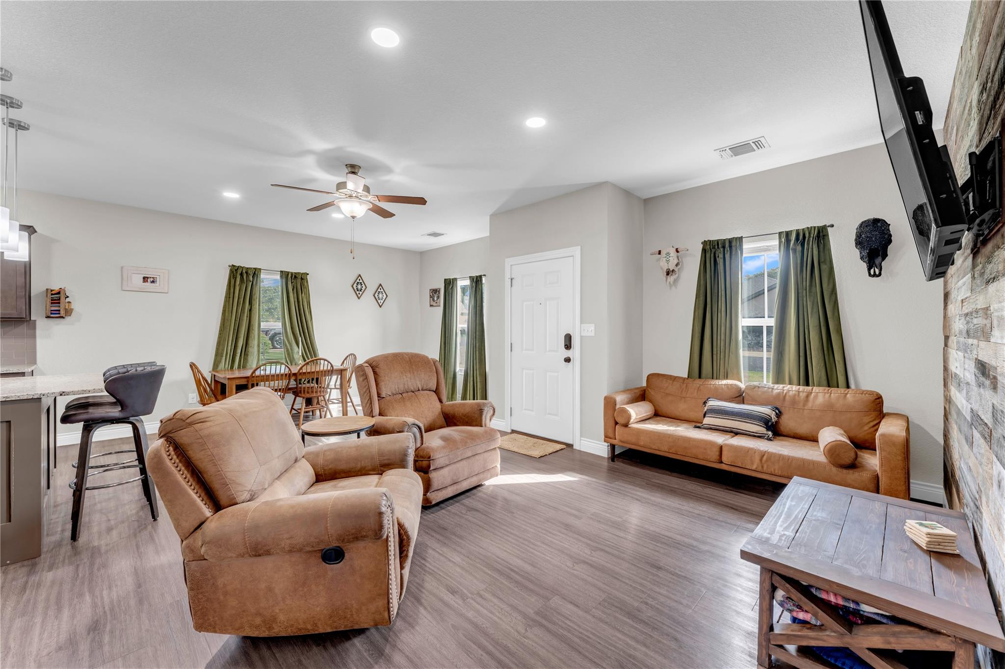 102 Fox CIR