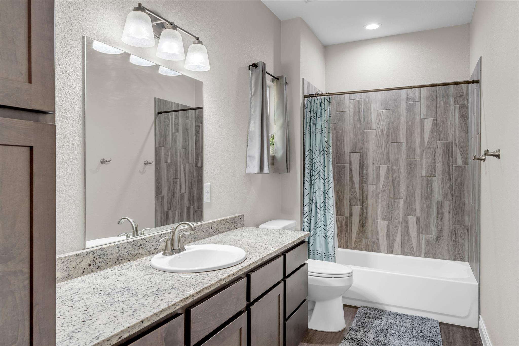 102 Fox CIR