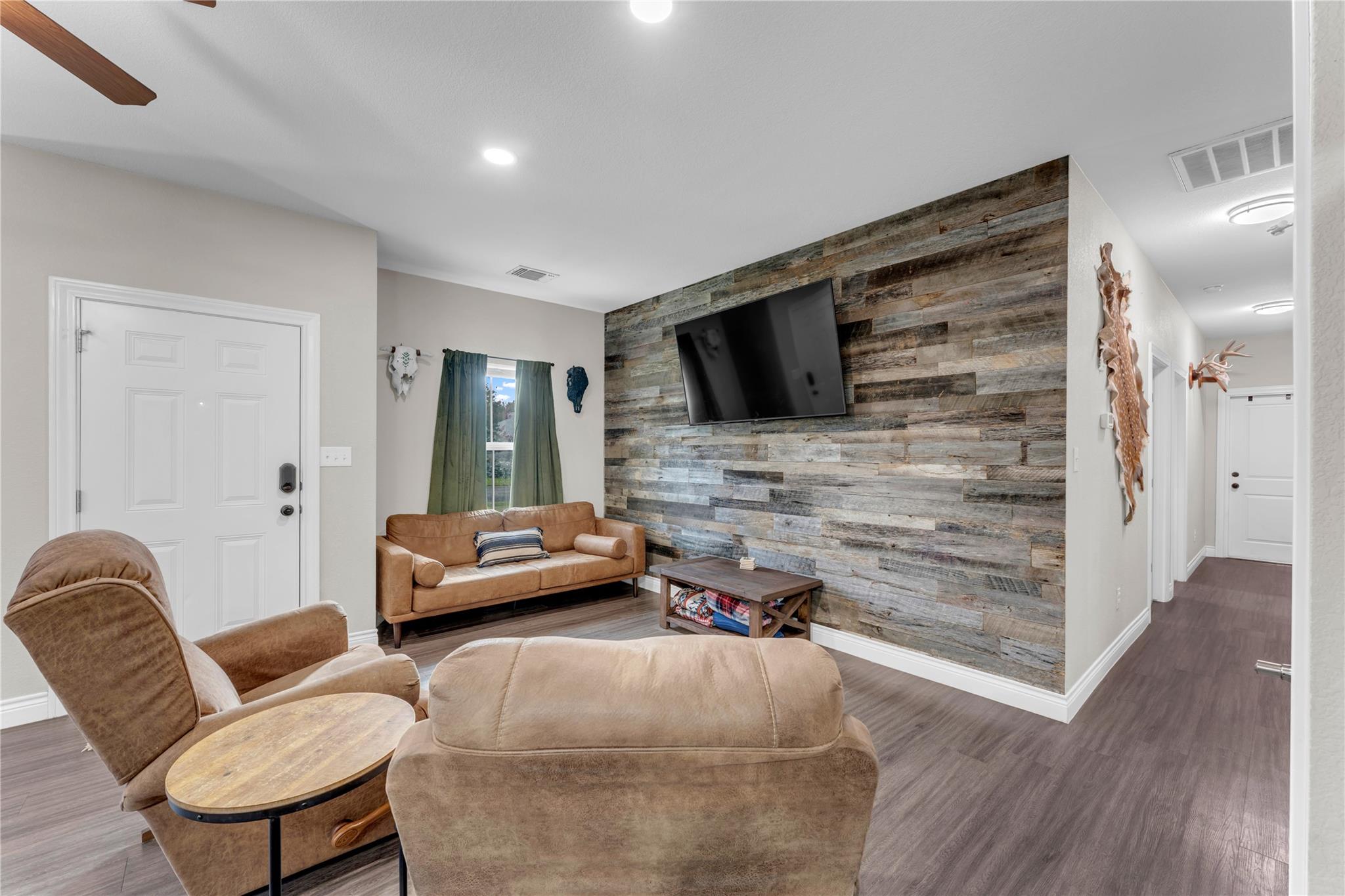 102 Fox CIR