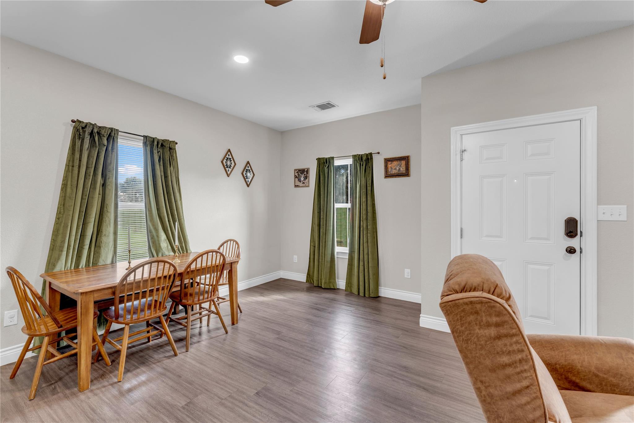 102 Fox CIR