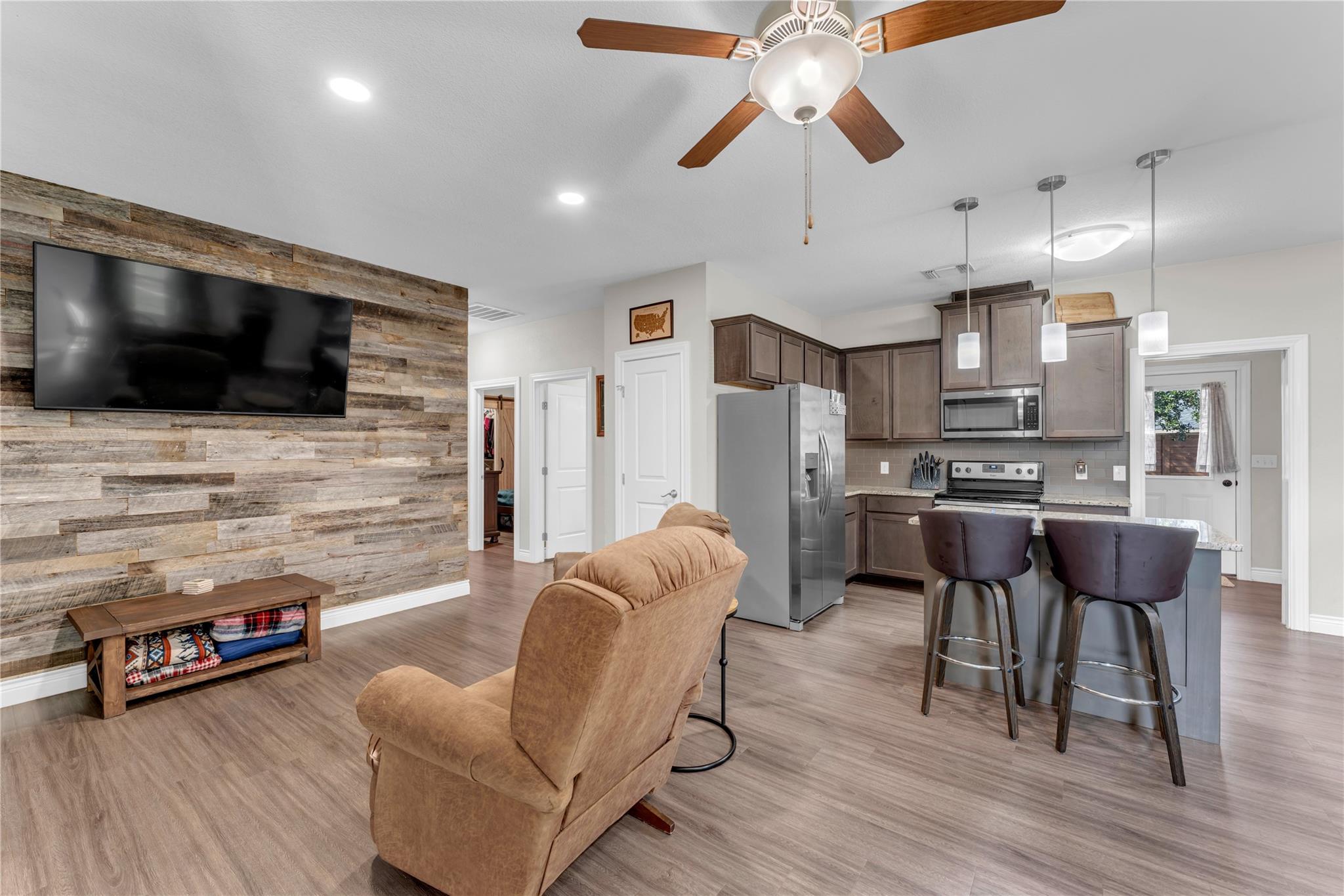 102 Fox CIR
