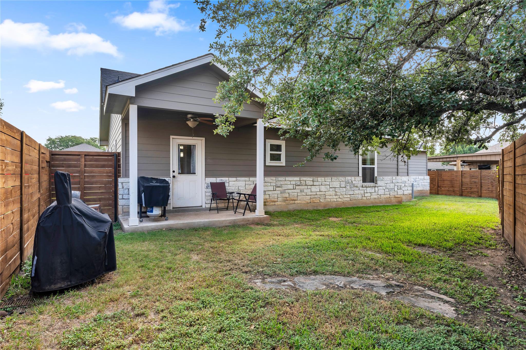 102 Fox CIR