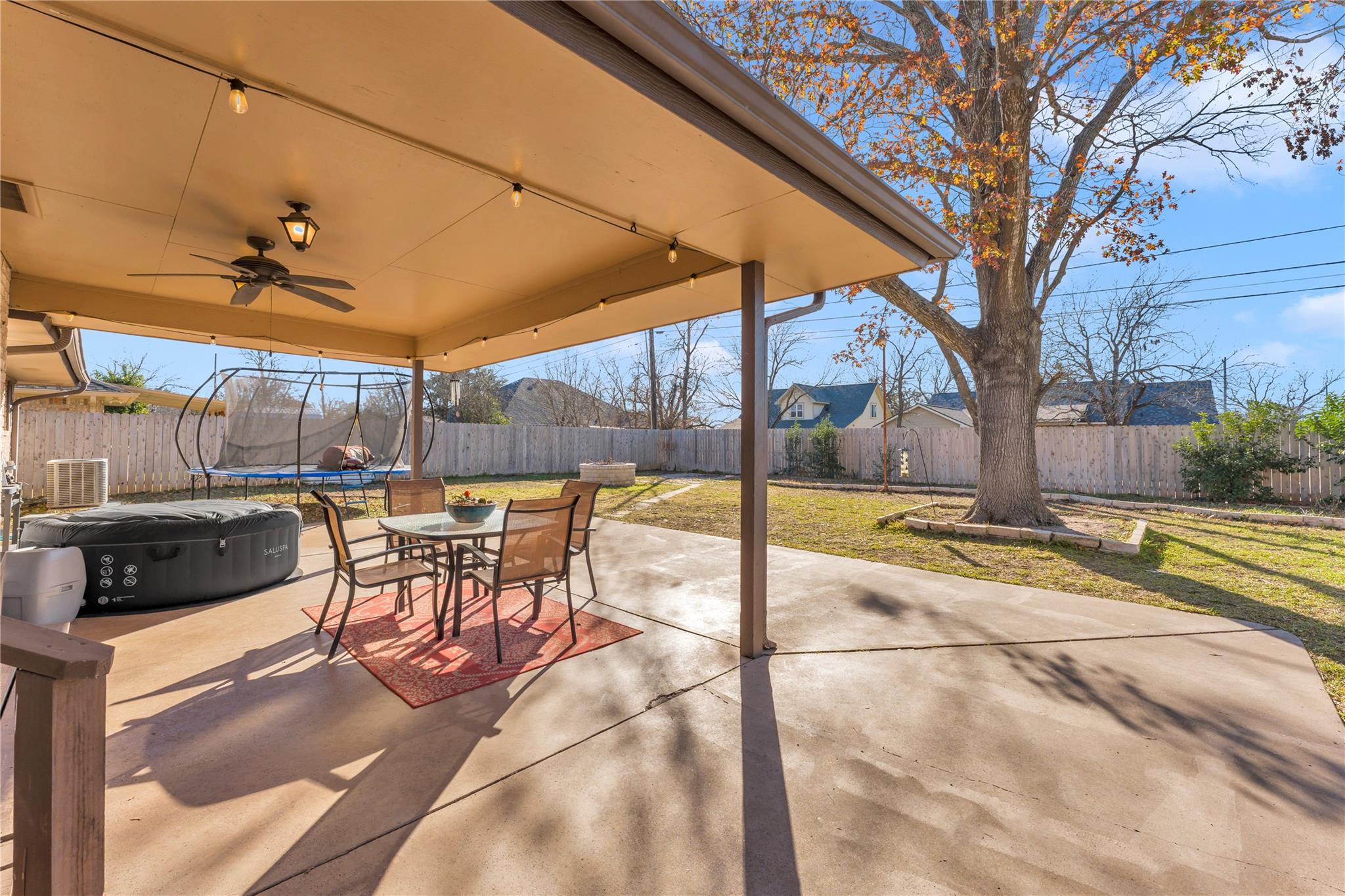 213 Corder LN