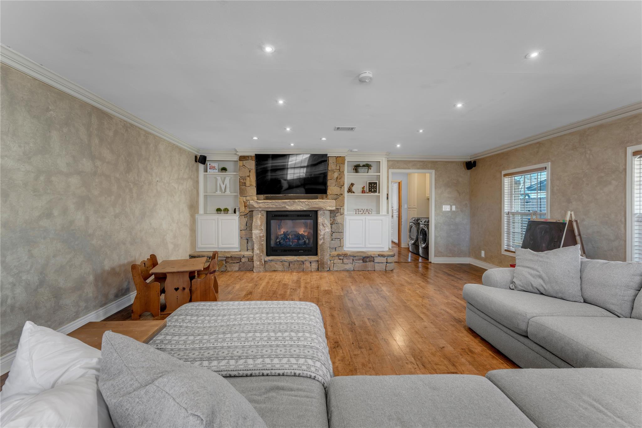 213 Corder LN