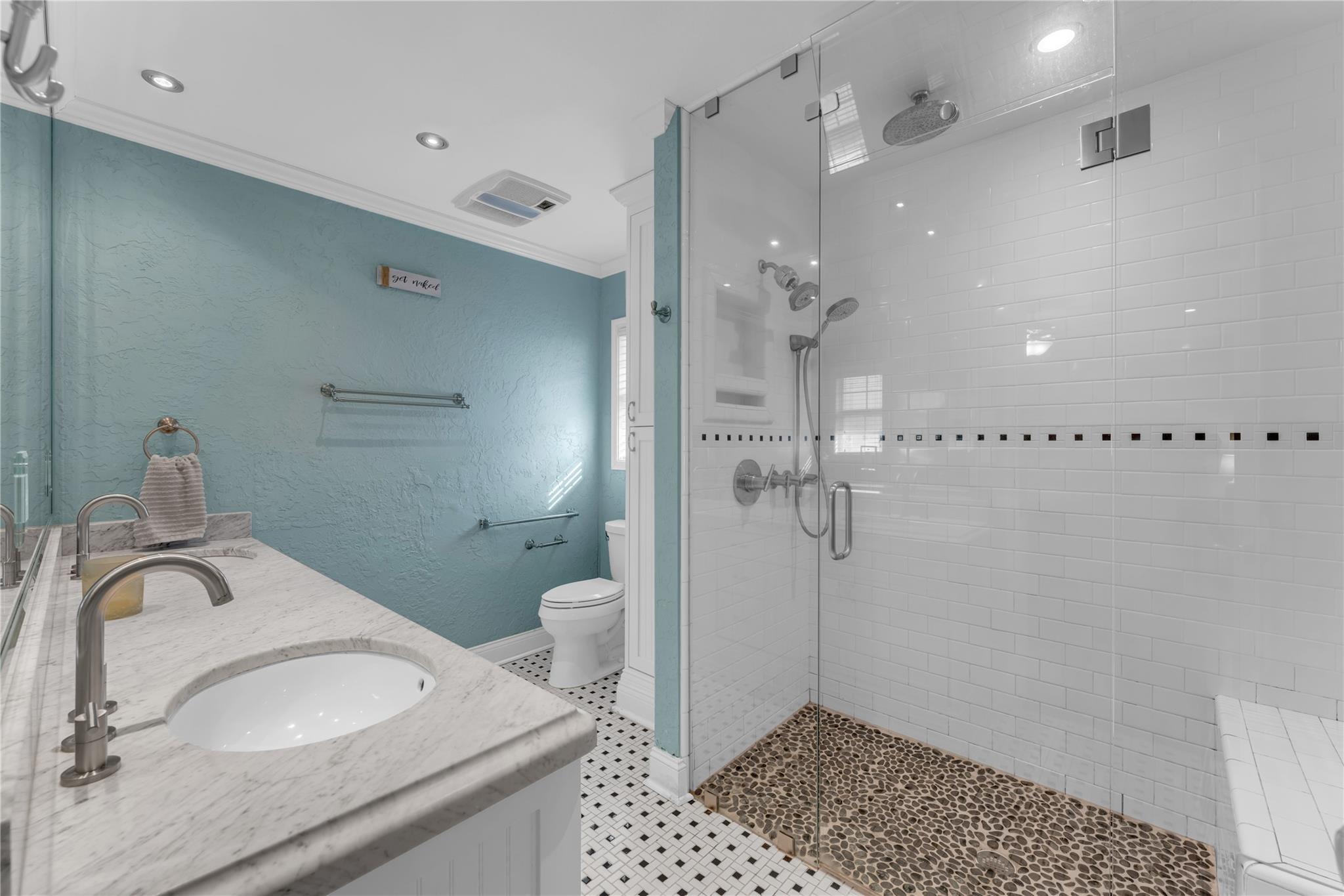213 Corder LN
