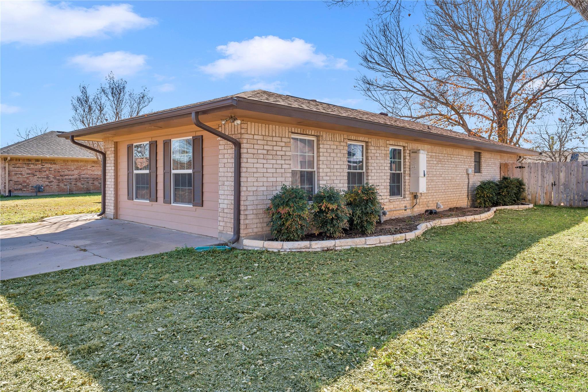 213 Corder LN