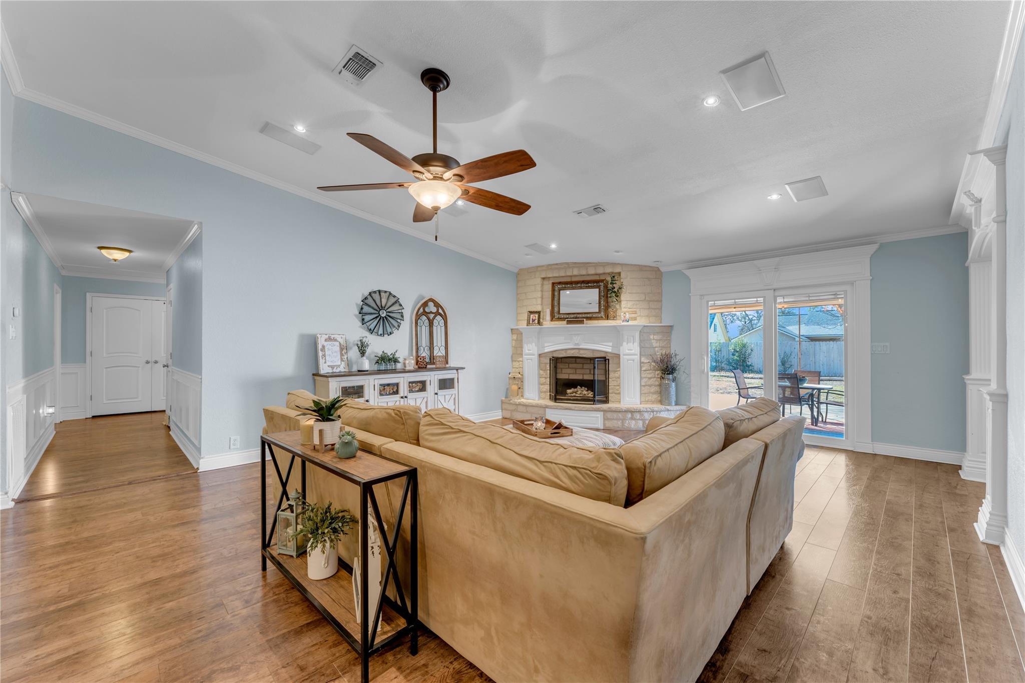 213 Corder LN