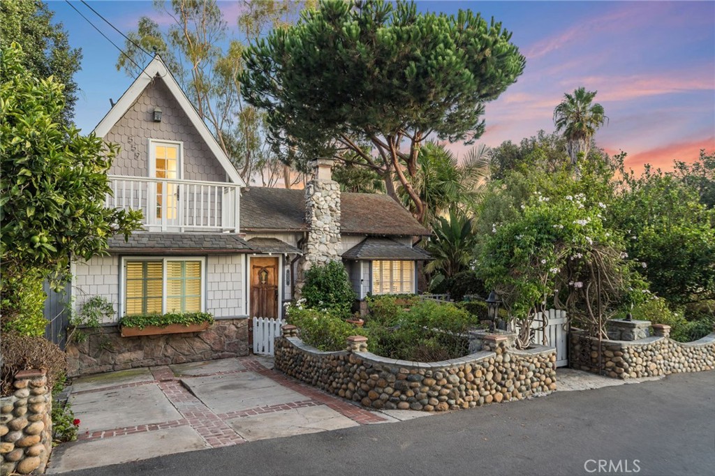559 Calliope Street